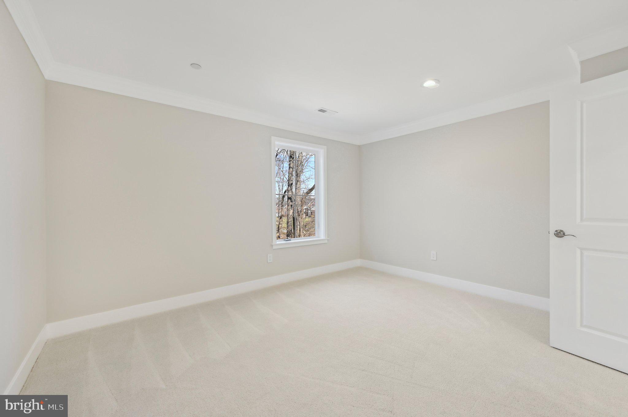 HALL SHOP MANOR - Residential