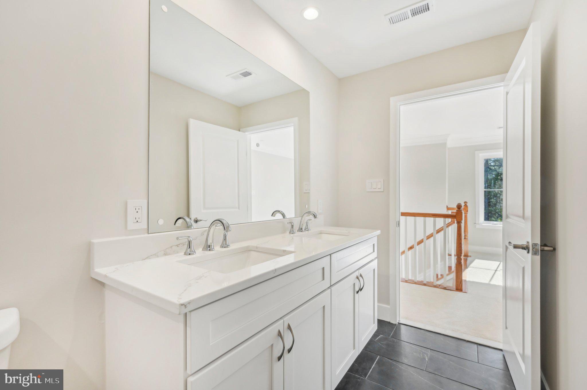 HALL SHOP MANOR - Residential