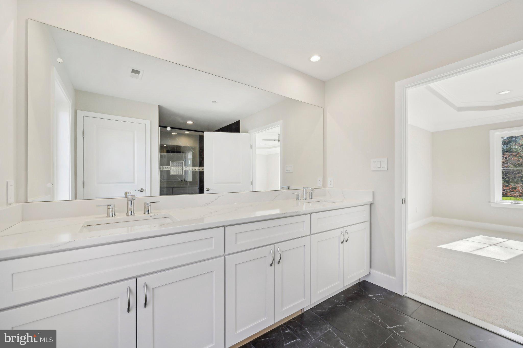 HALL SHOP MANOR - Residential