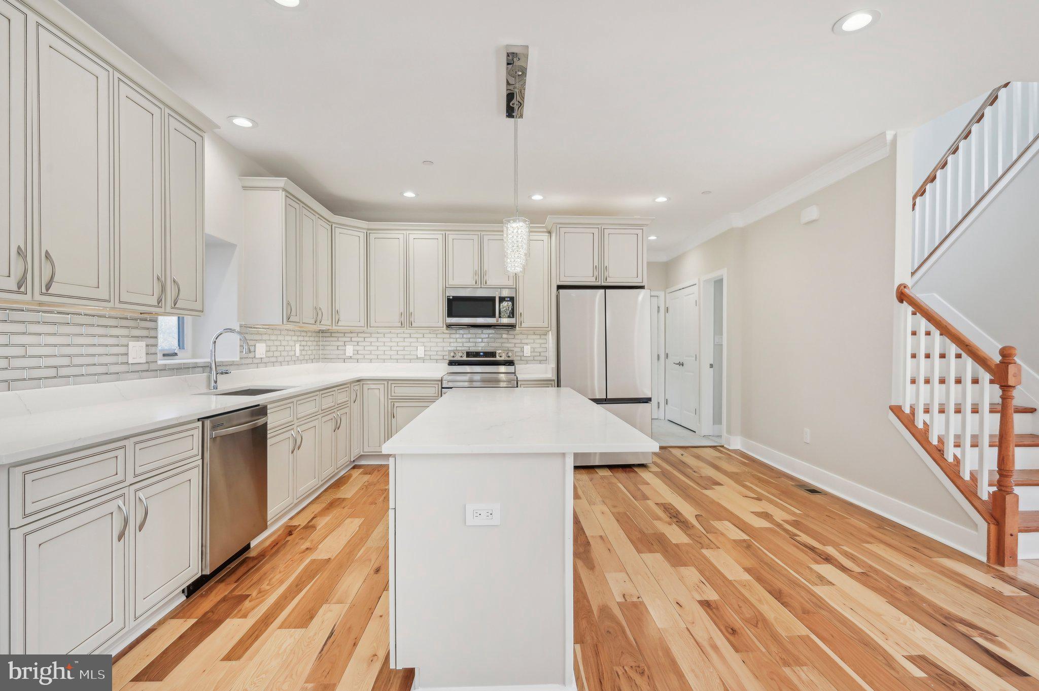 HALL SHOP MANOR - Residential