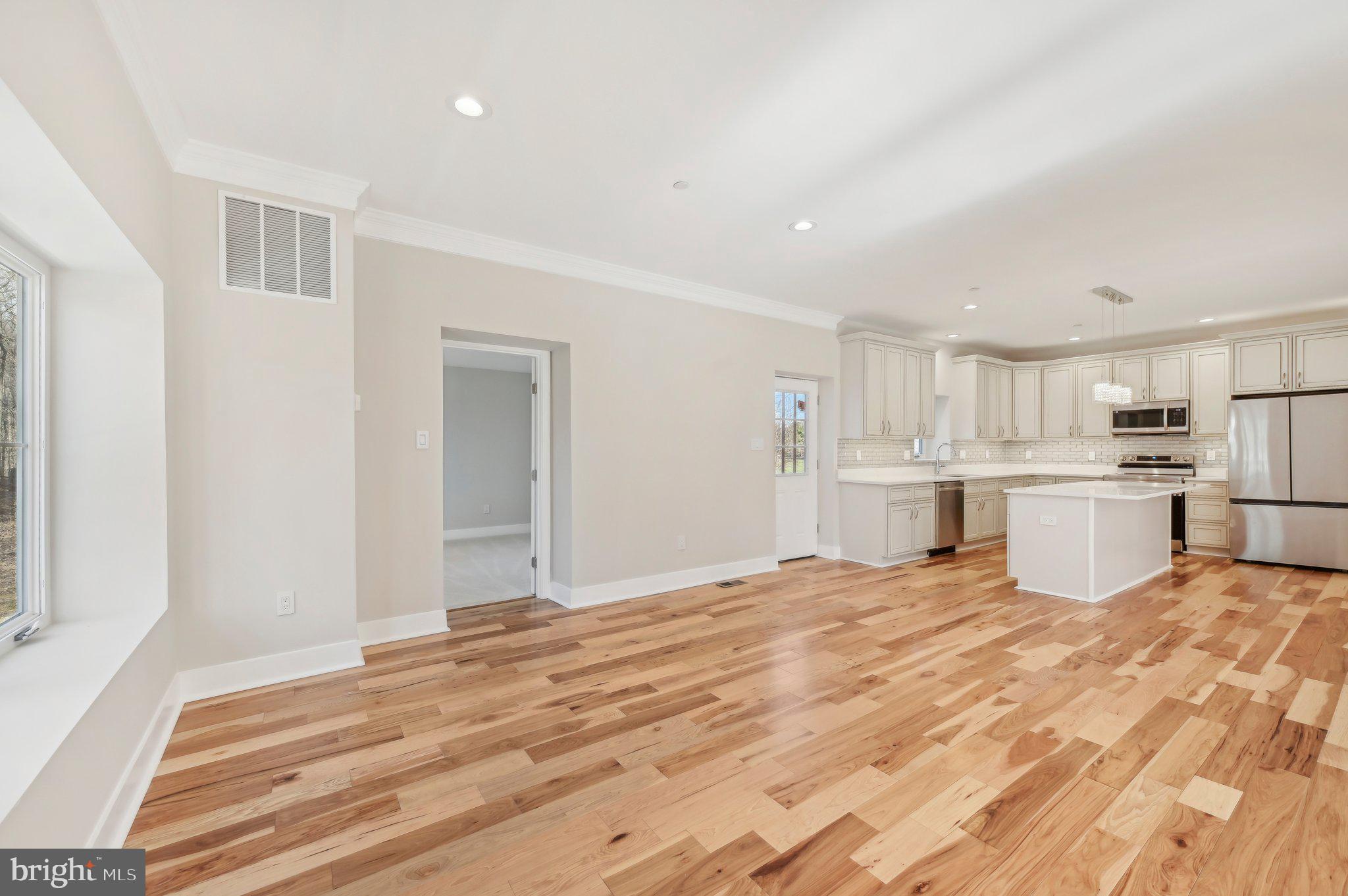 HALL SHOP MANOR - Residential