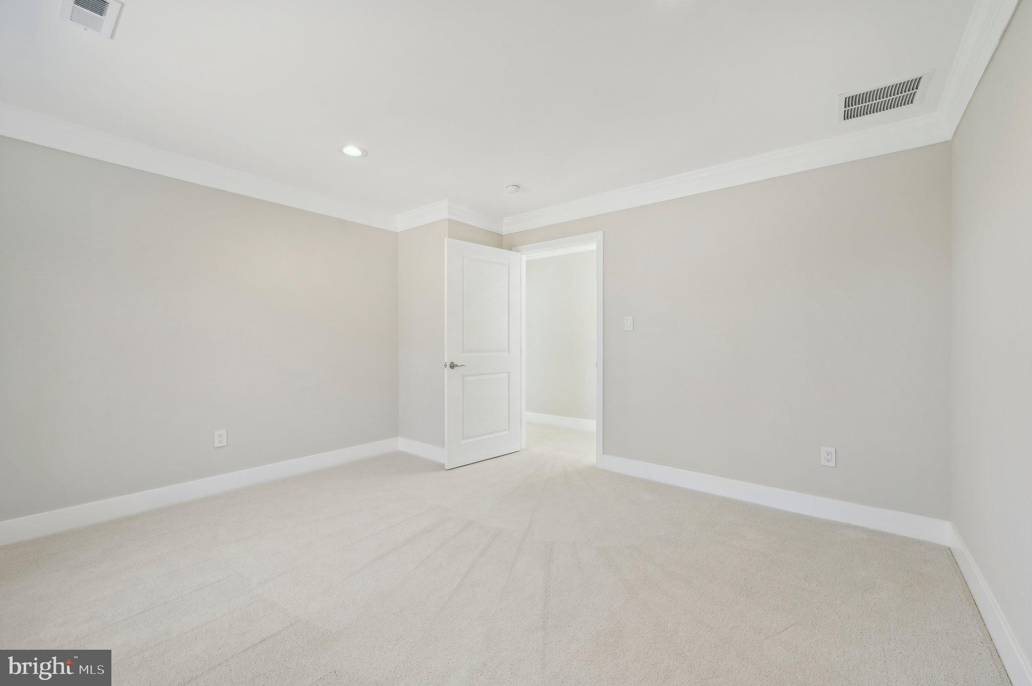 HALL SHOP MANOR - Residential