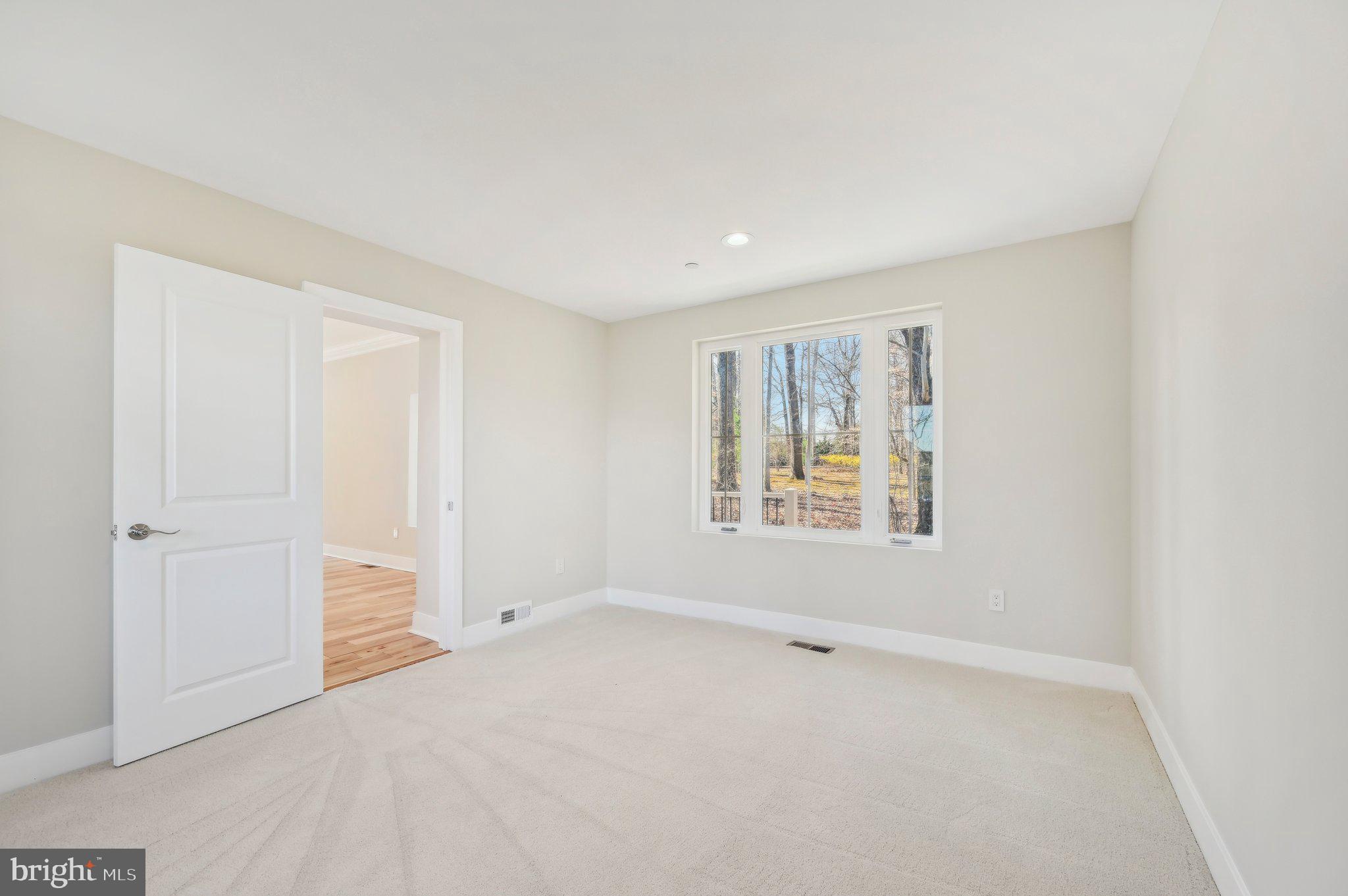 HALL SHOP MANOR - Residential