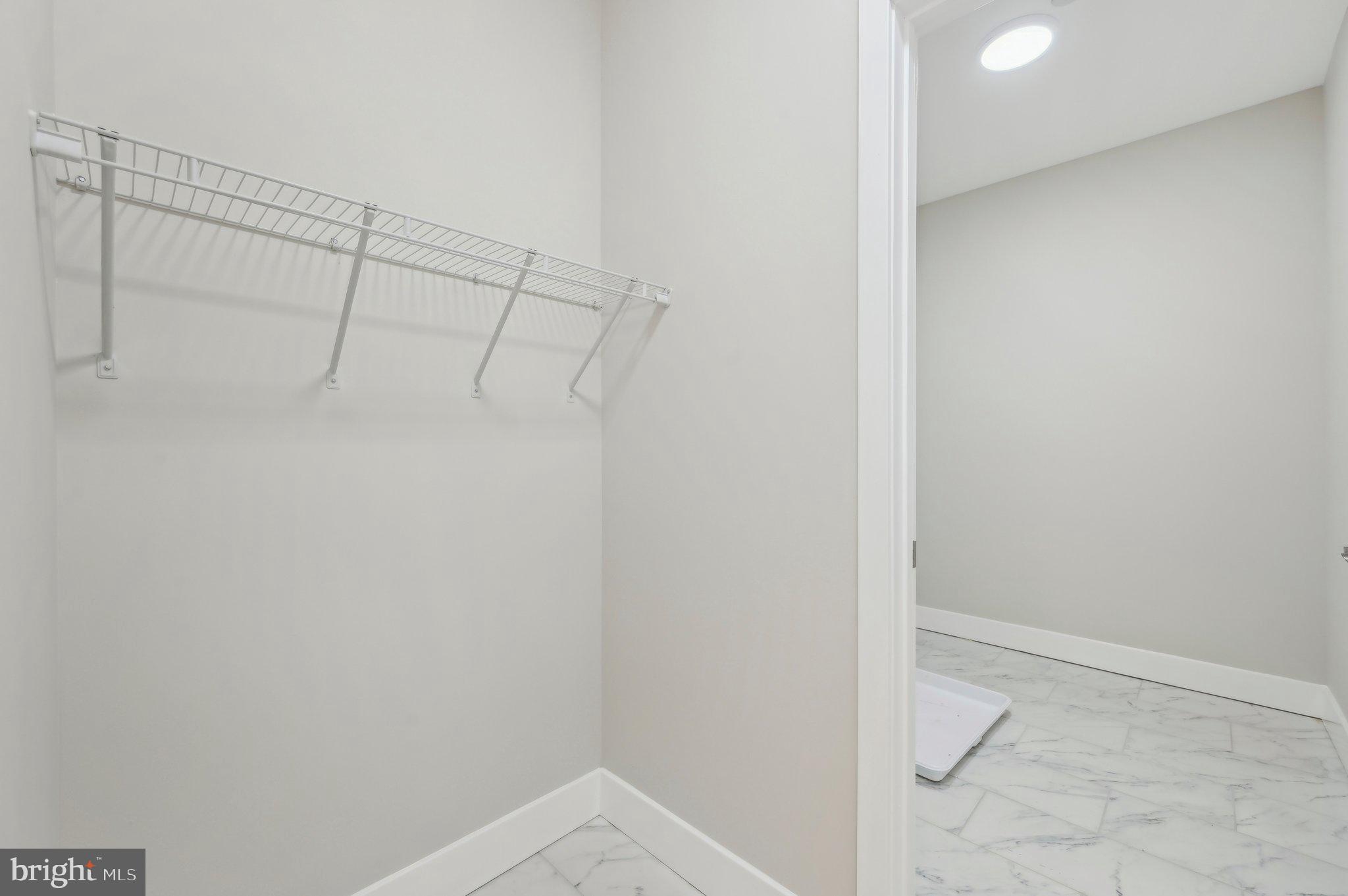 HALL SHOP MANOR - Residential