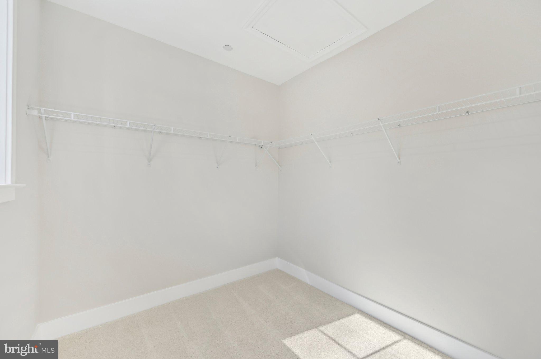 HALL SHOP MANOR - Residential