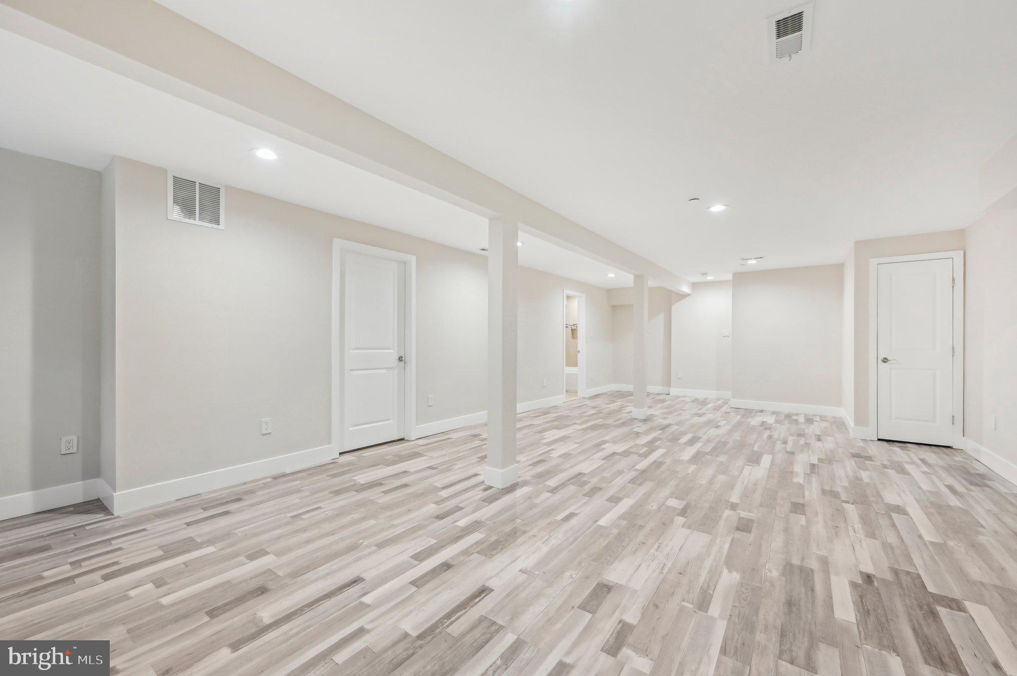 HALL SHOP MANOR - Residential