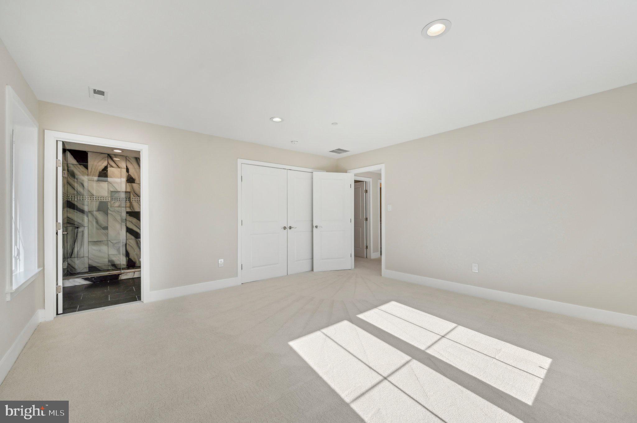 HALL SHOP MANOR - Residential