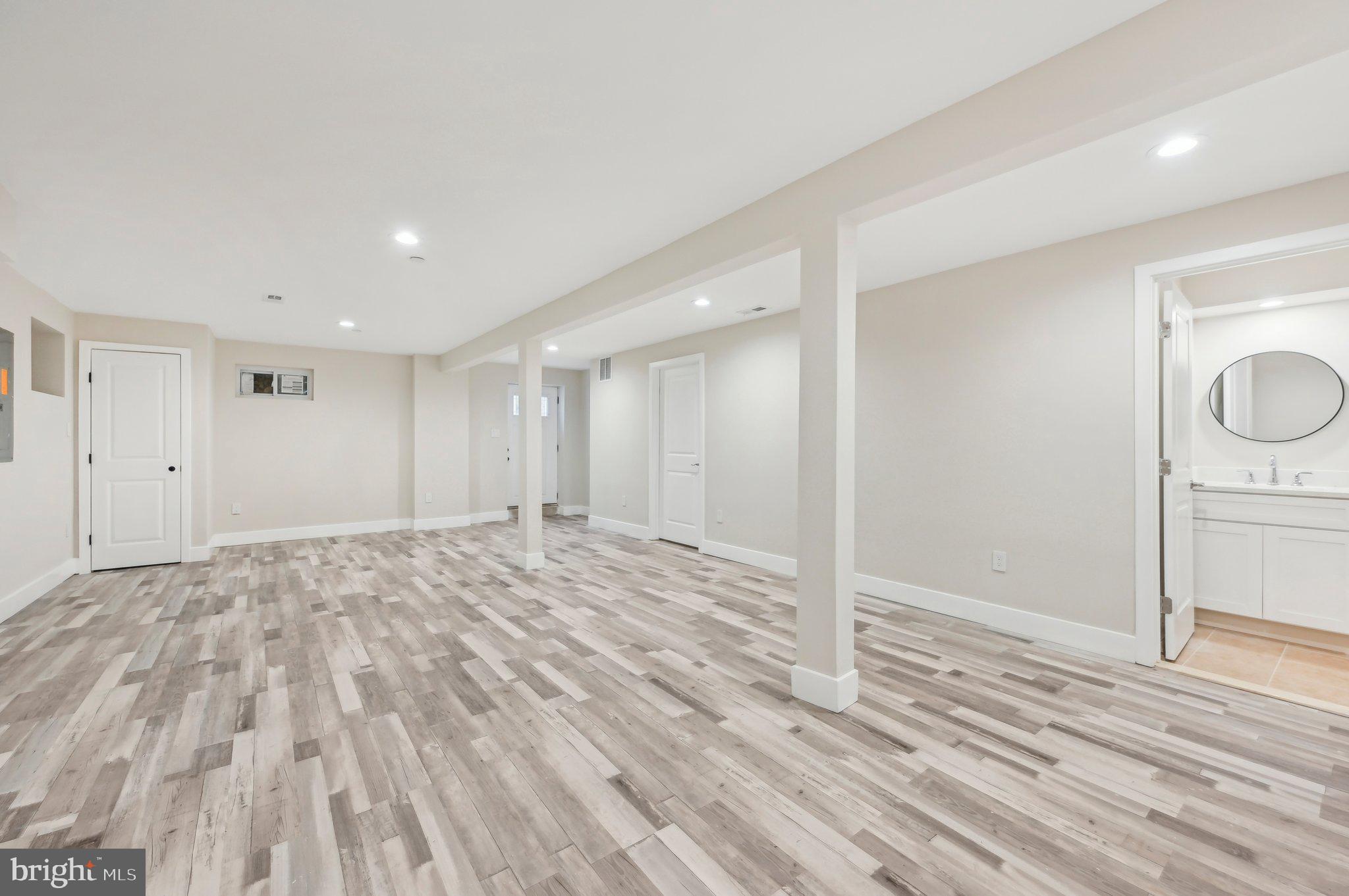 HALL SHOP MANOR - Residential