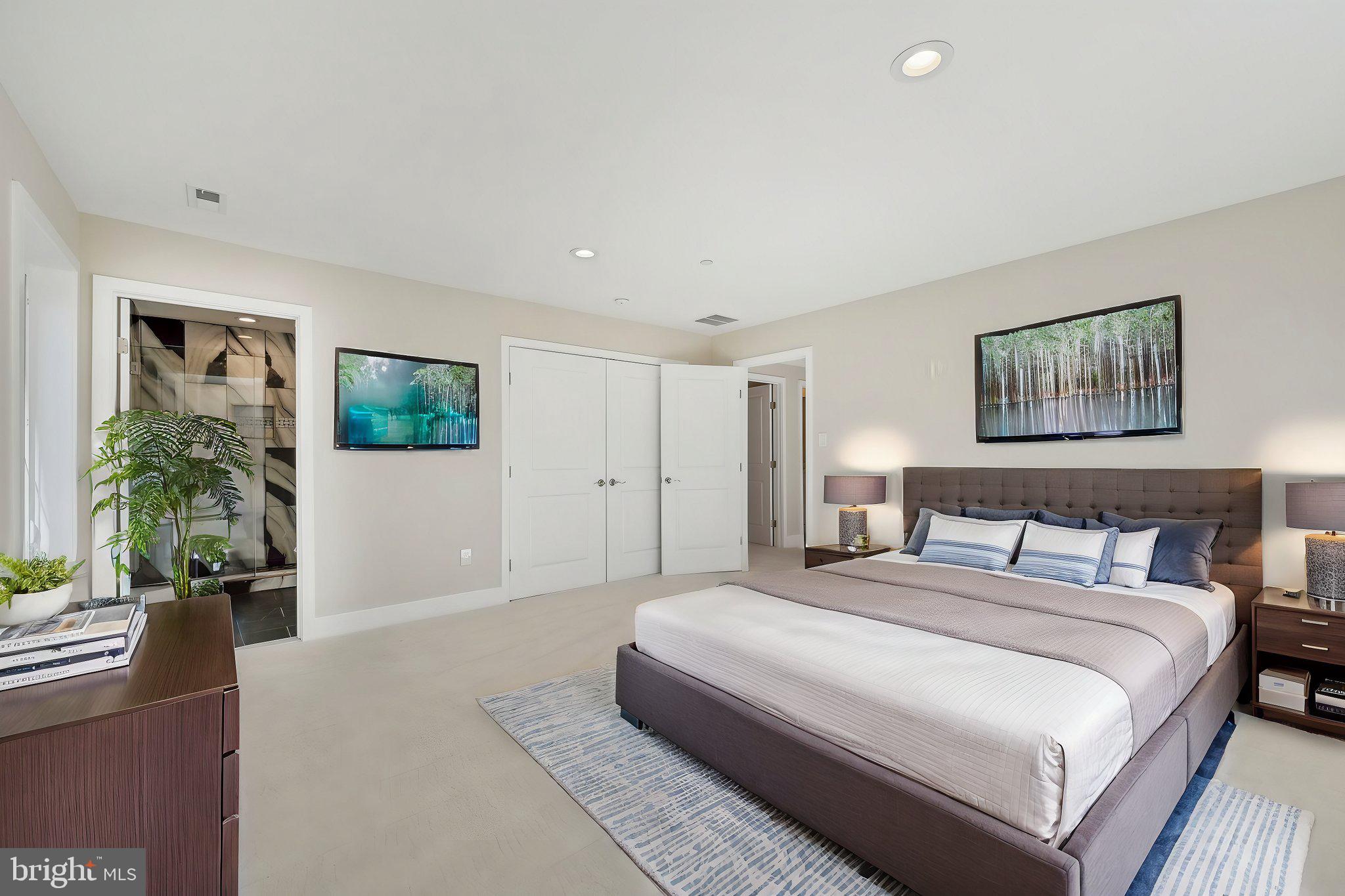 HALL SHOP MANOR - Residential