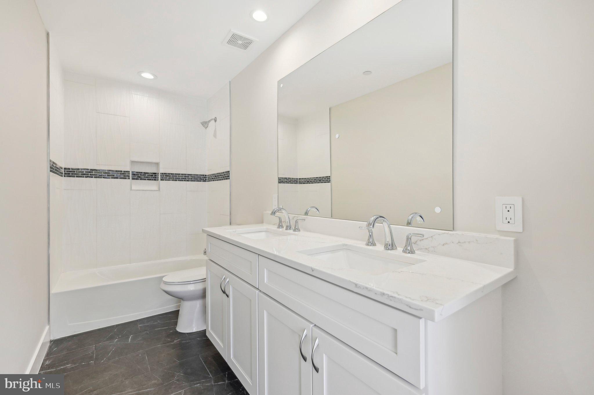 HALL SHOP MANOR - Residential