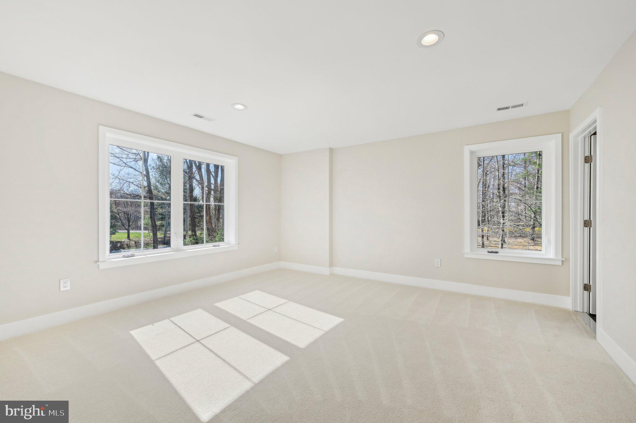 HALL SHOP MANOR - Residential