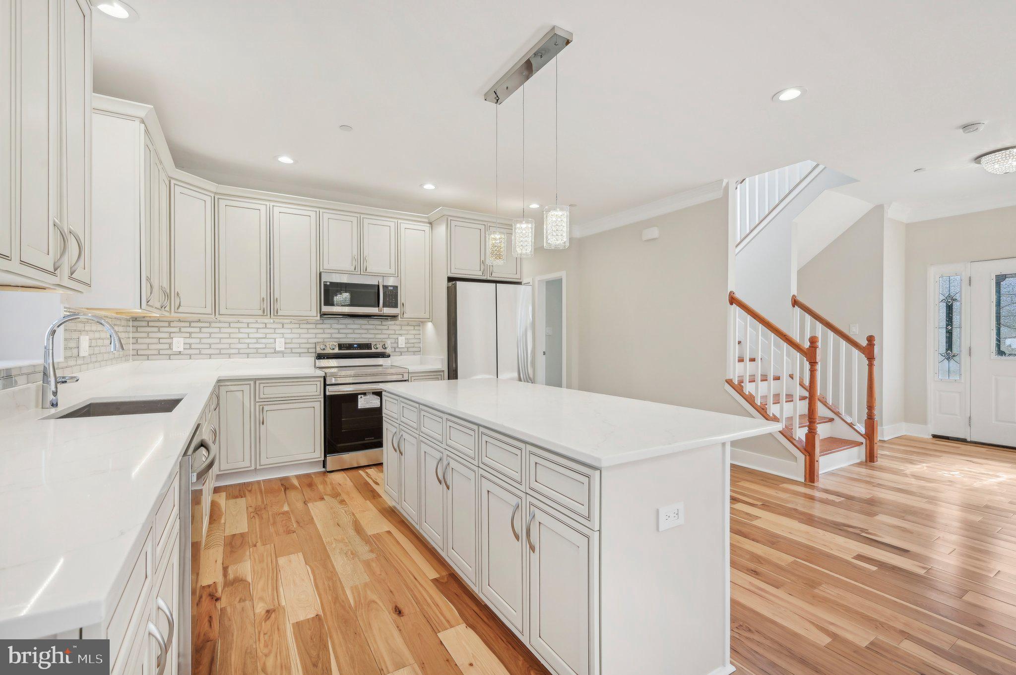 HALL SHOP MANOR - Residential