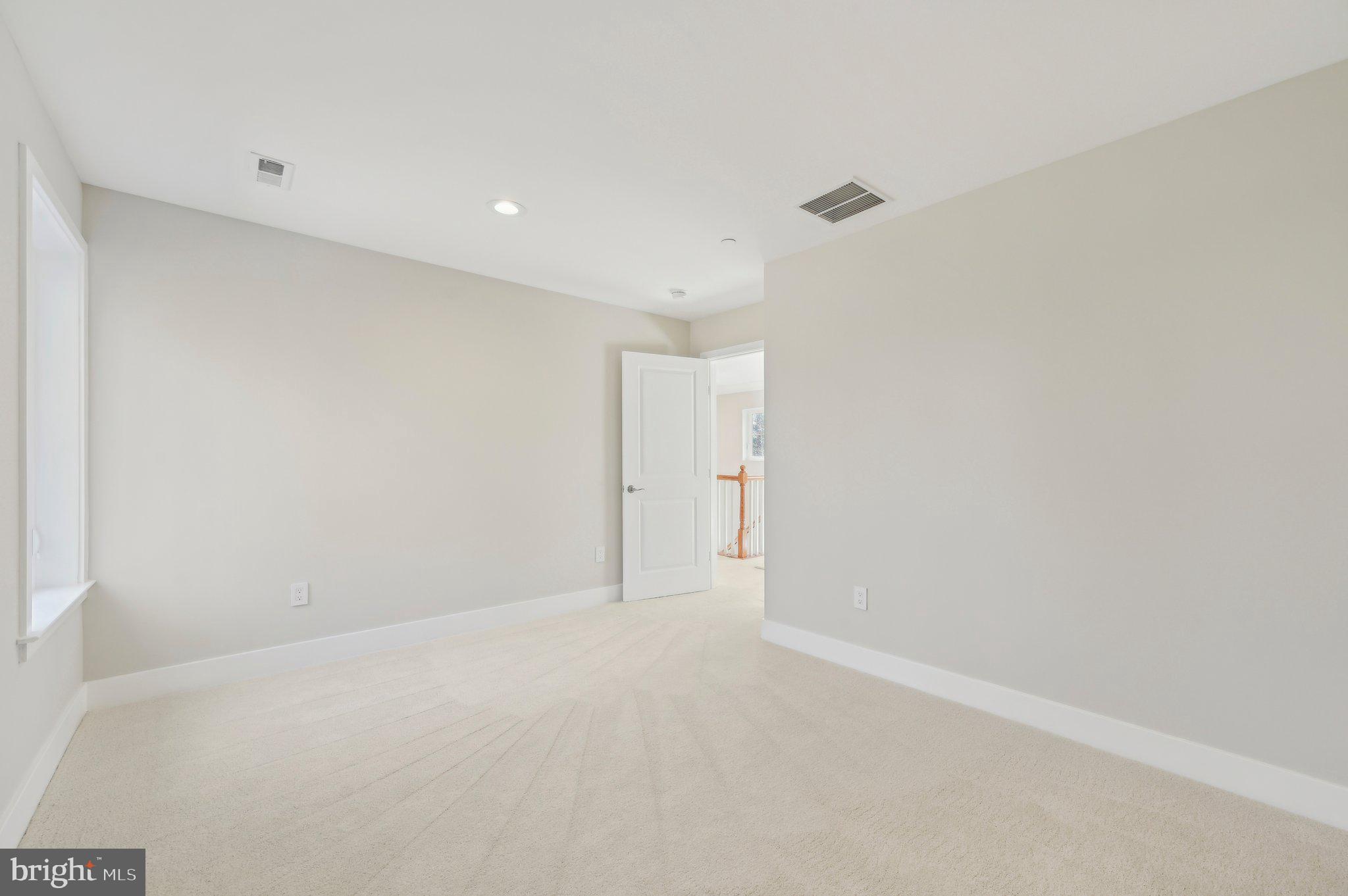 HALL SHOP MANOR - Residential