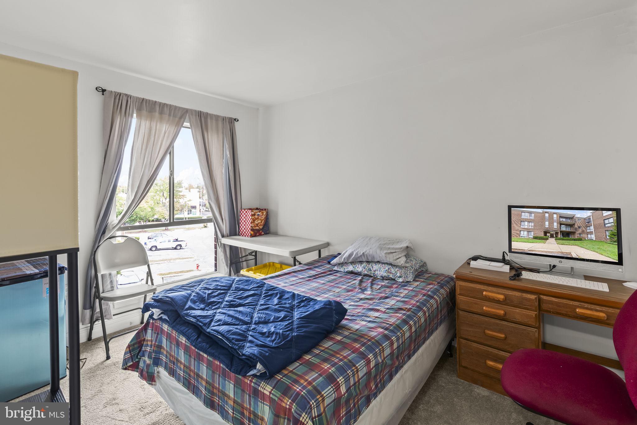 CAMELBACK VILLAGE - Residential