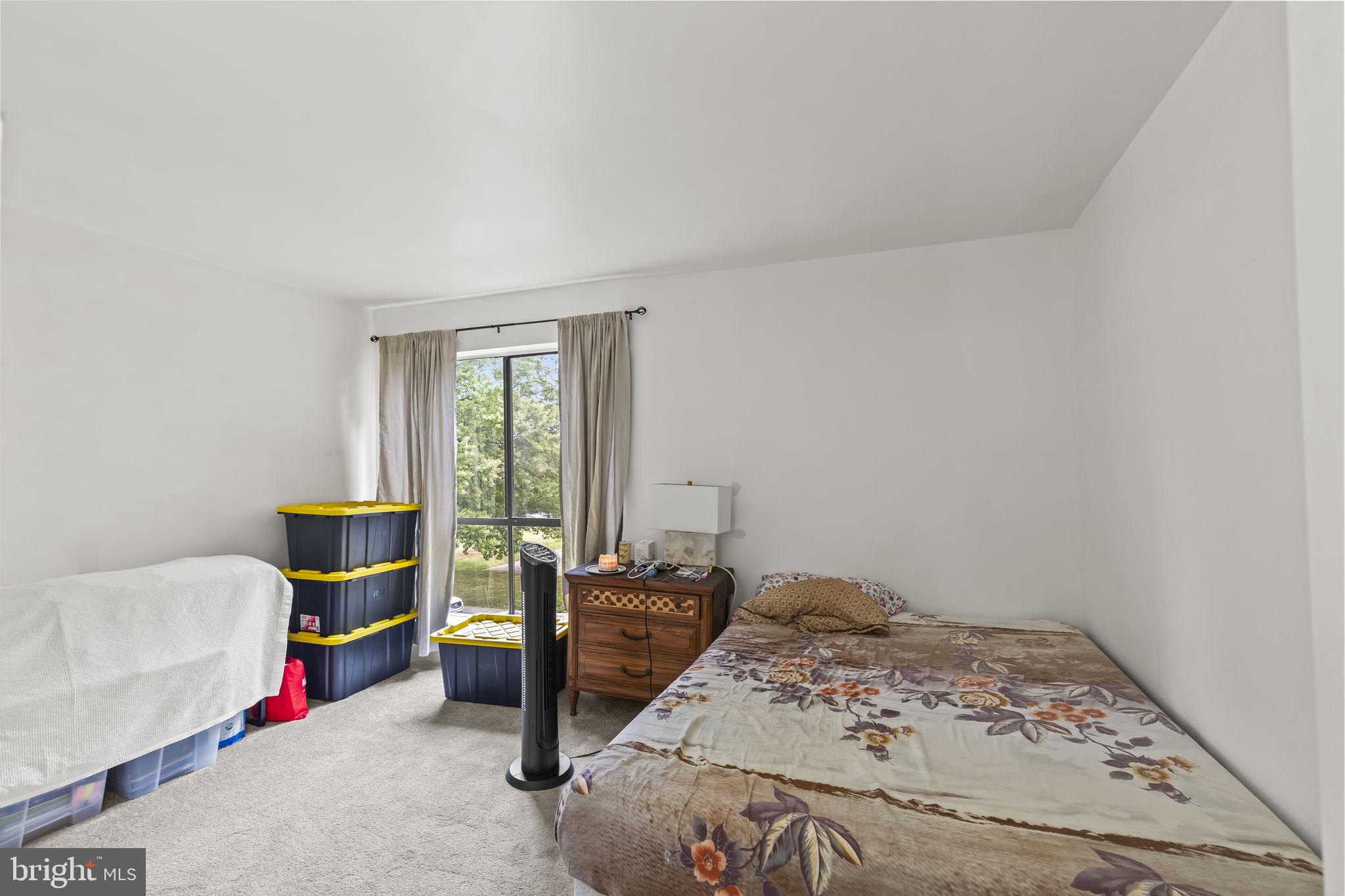 CAMELBACK VILLAGE - Residential