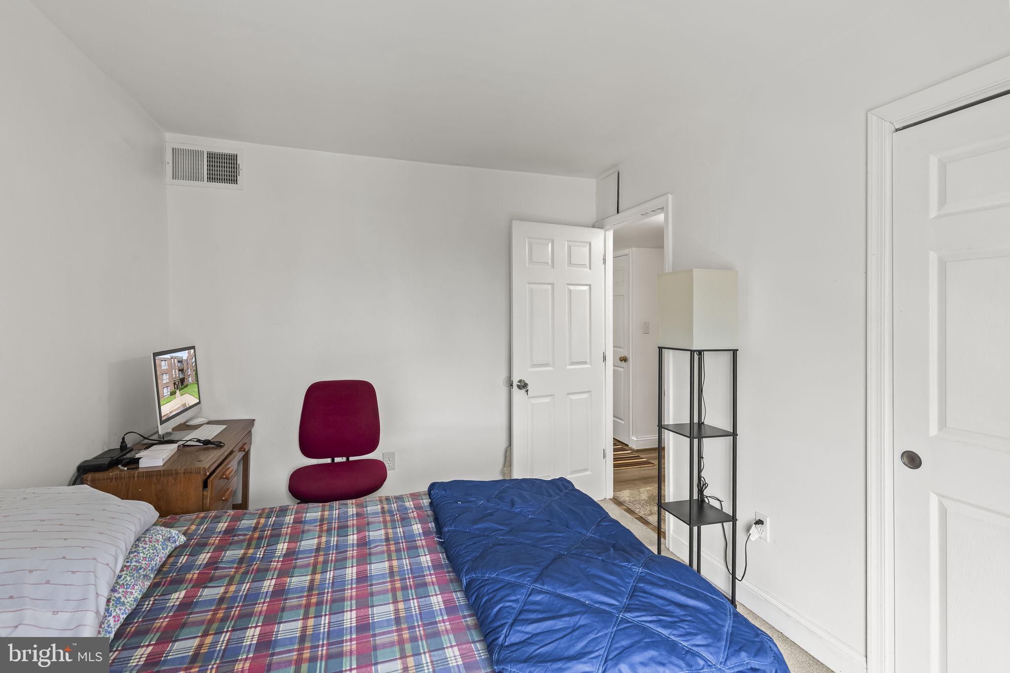 CAMELBACK VILLAGE - Residential