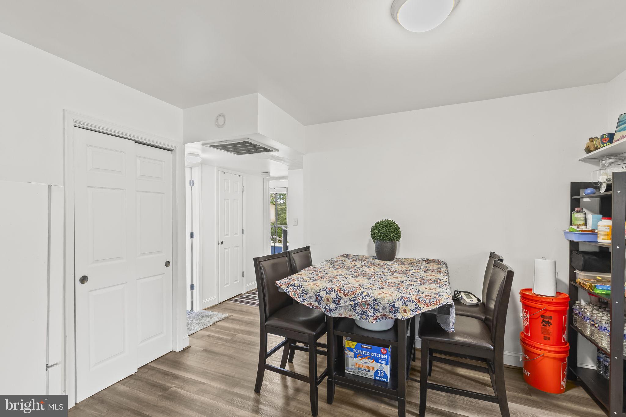 CAMELBACK VILLAGE - Residential