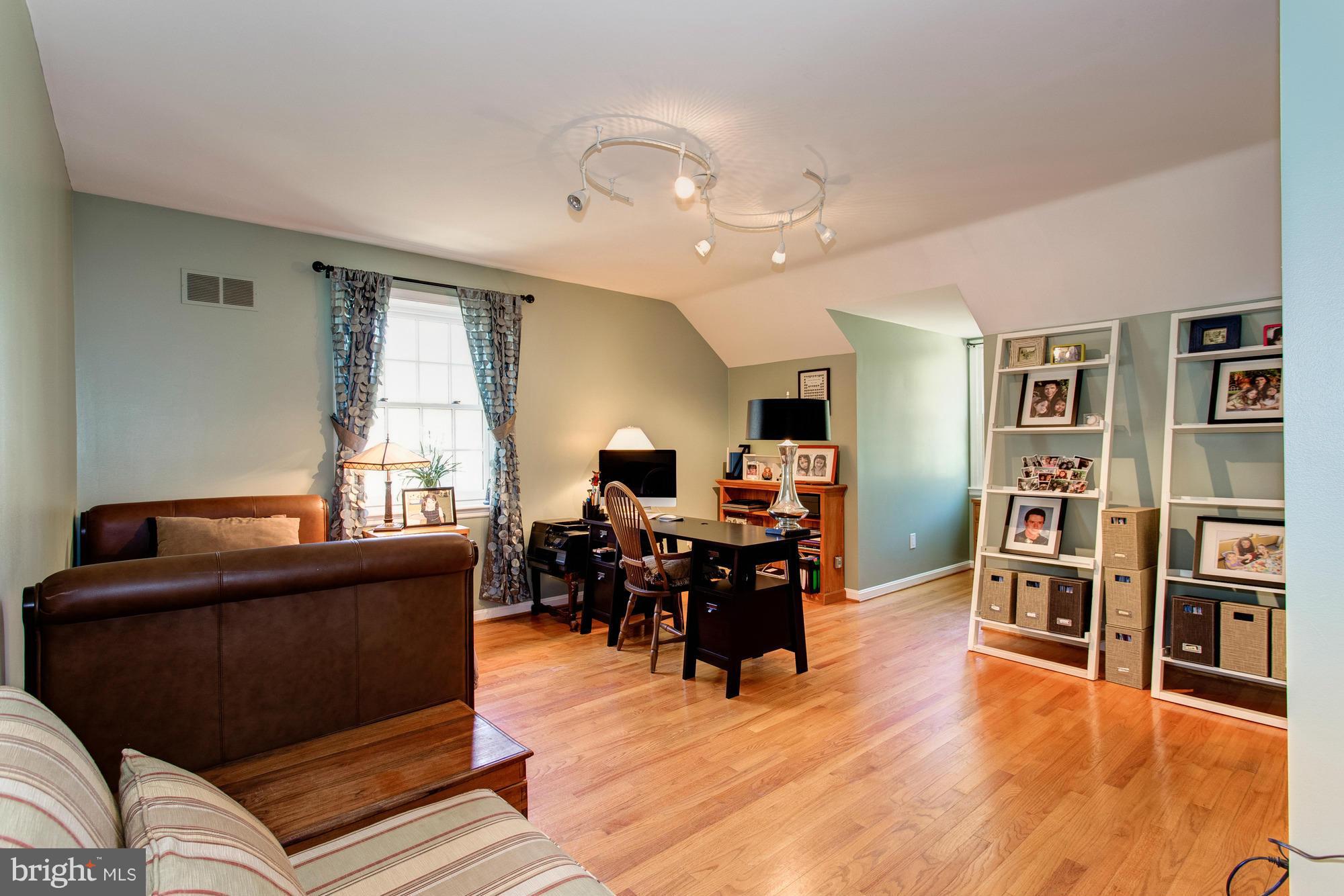 WESTMORELAND HILLS - Residential