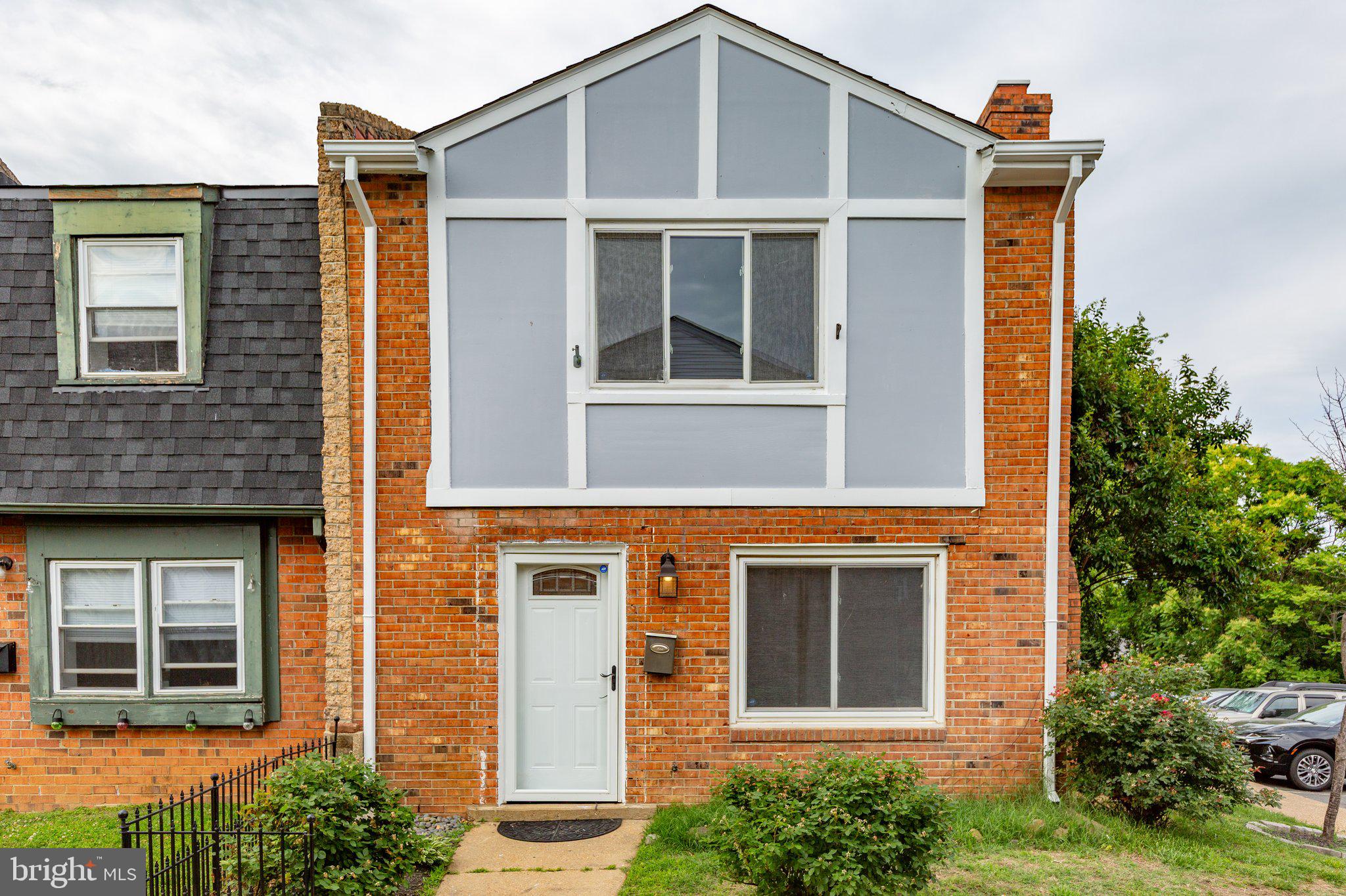 231 IVANHOE COURT