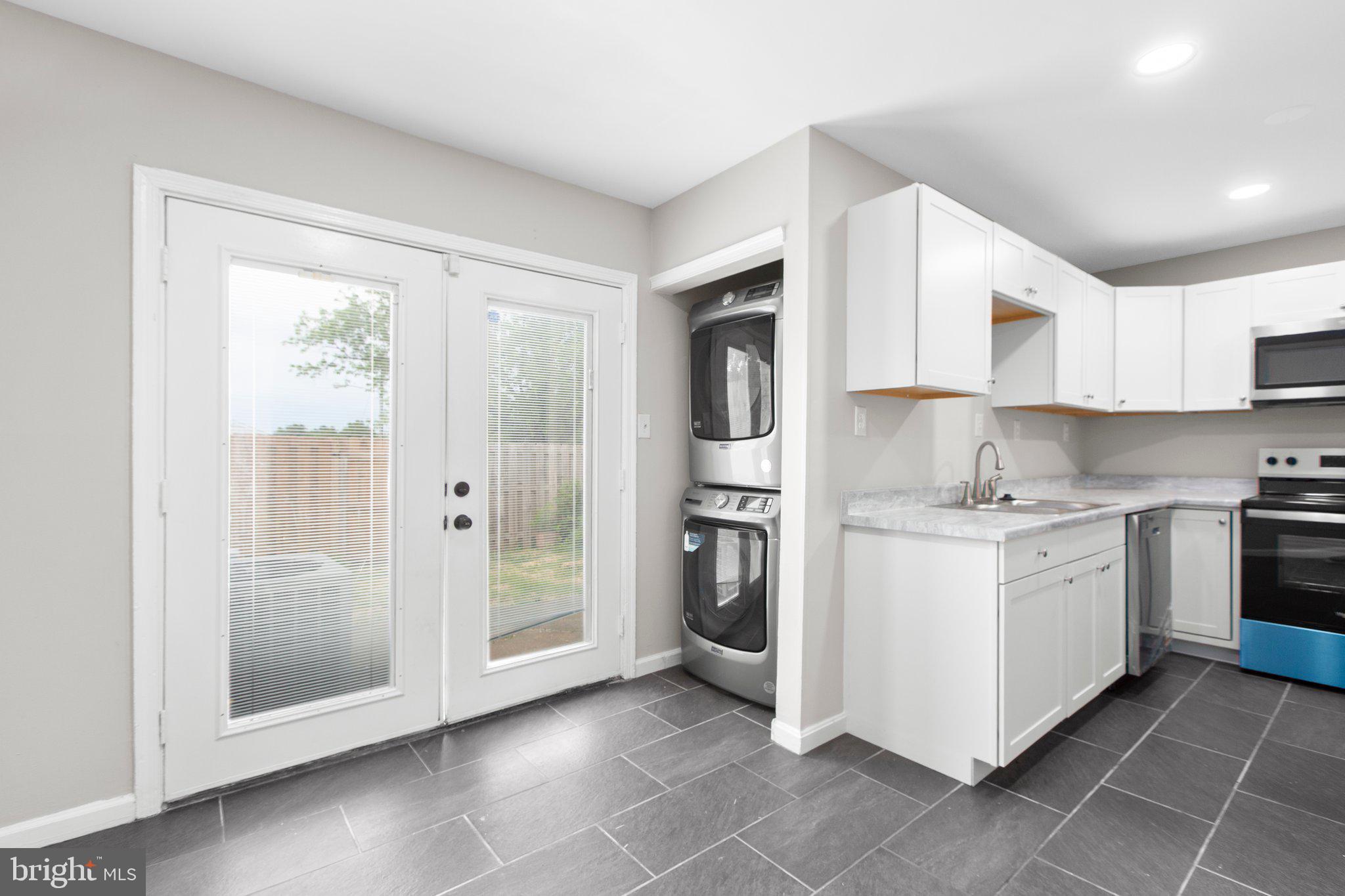 CENTRAL PARK TOWNHOMES - Residential