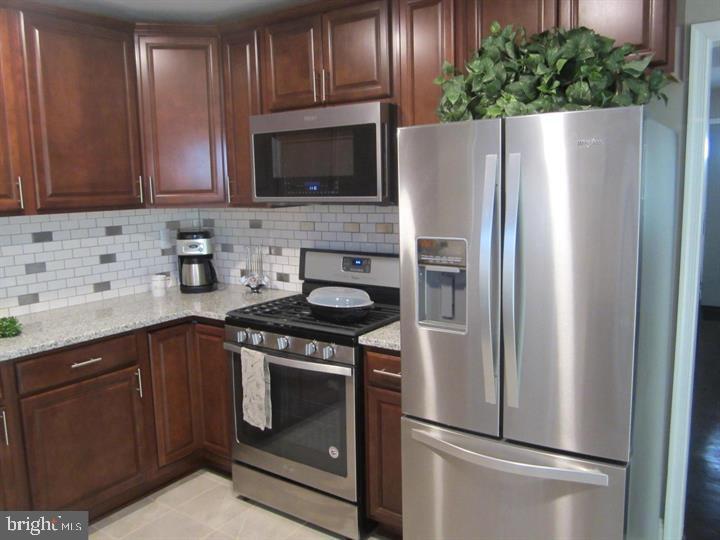 HIGHLAND - Residential Lease