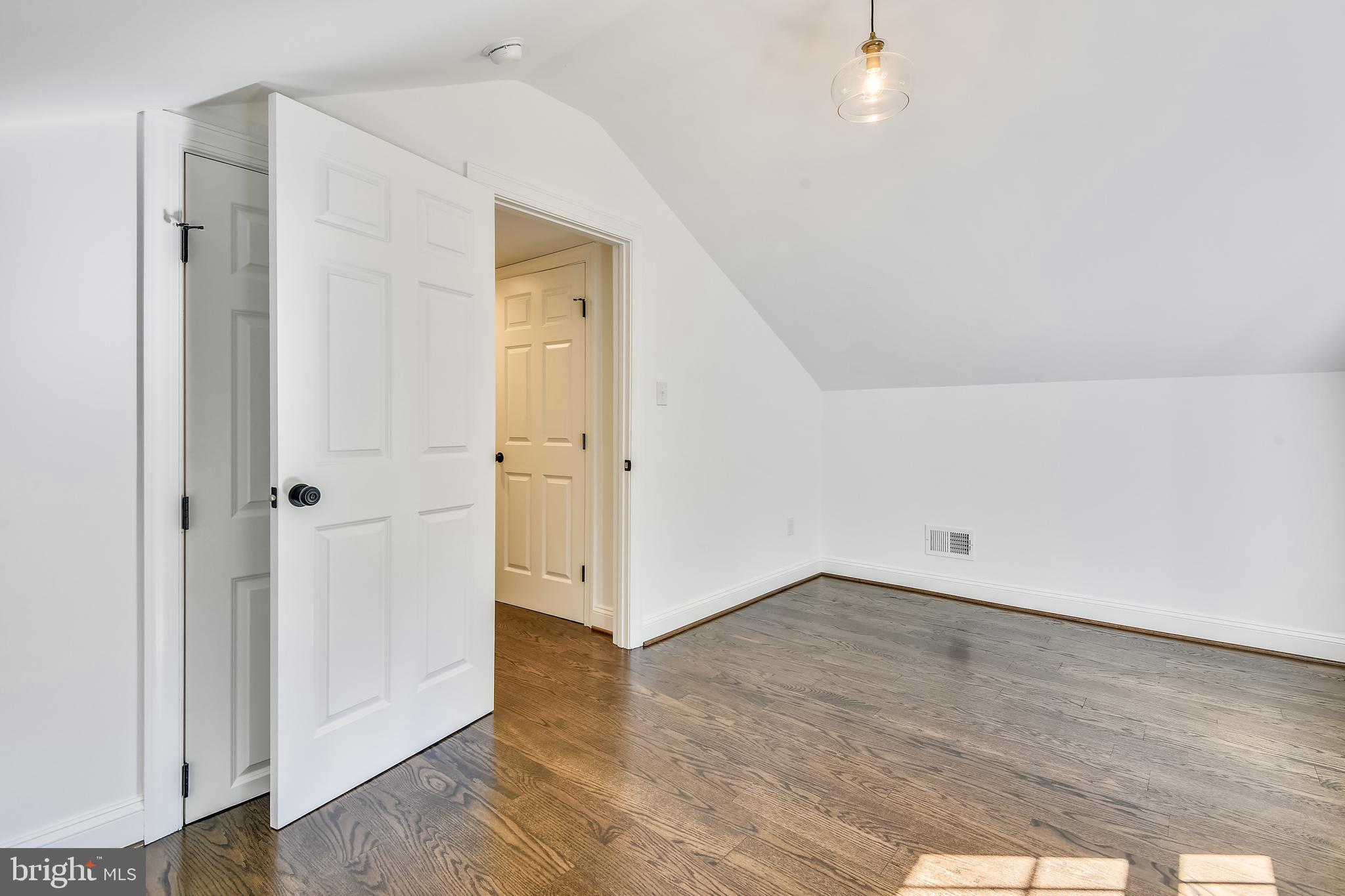 TUCKER - Residential