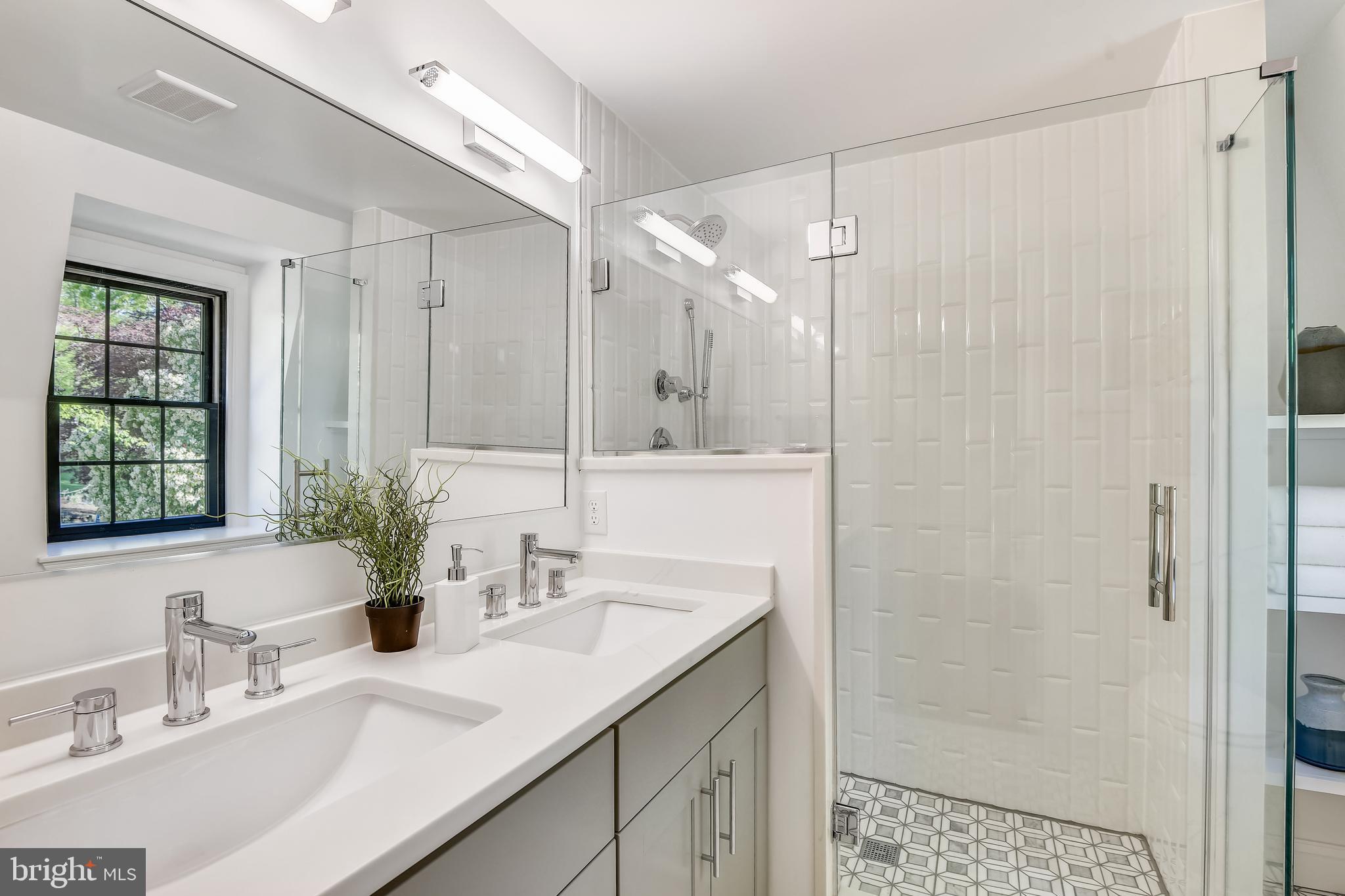 TUCKER - Residential