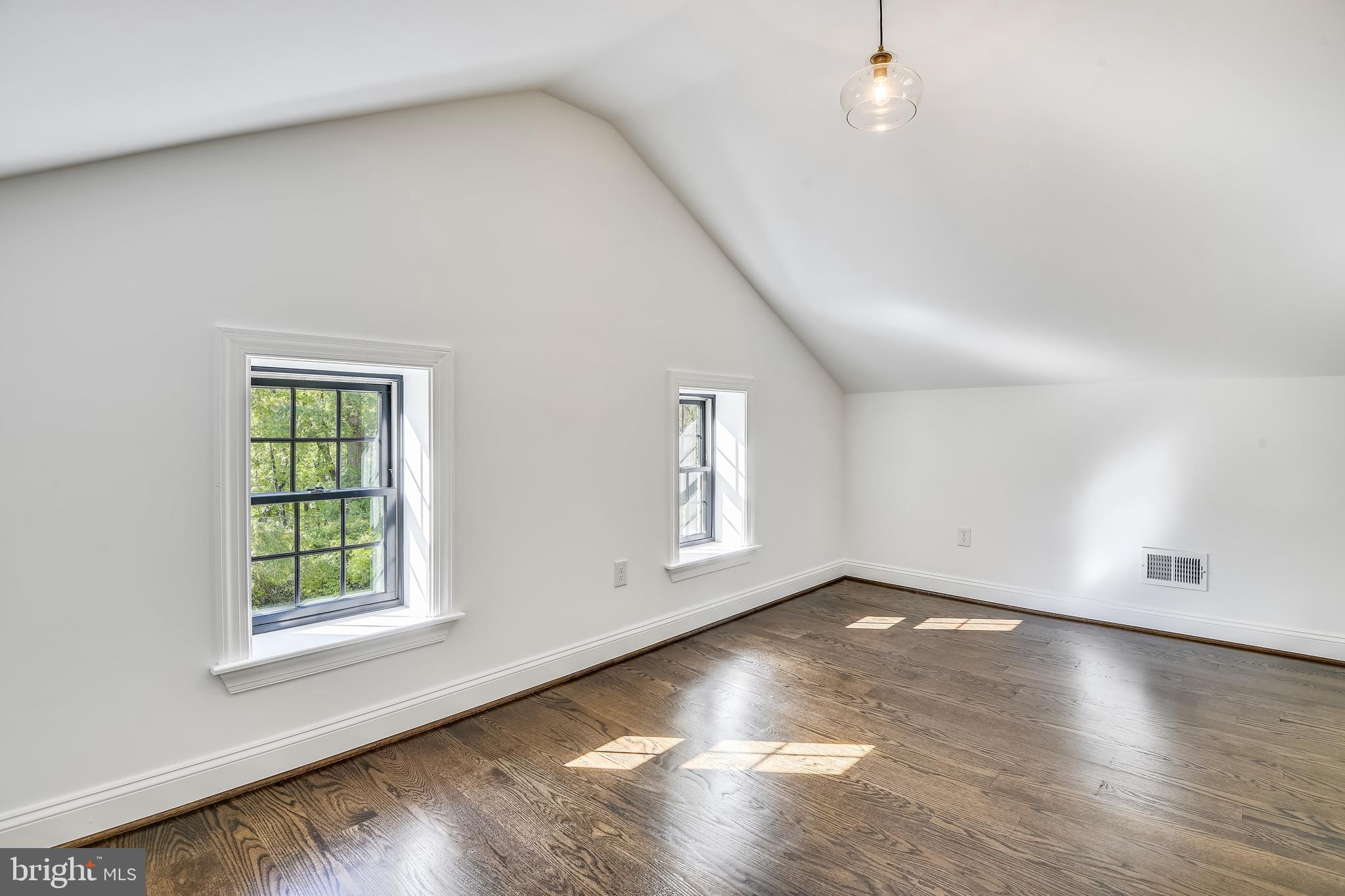 TUCKER - Residential