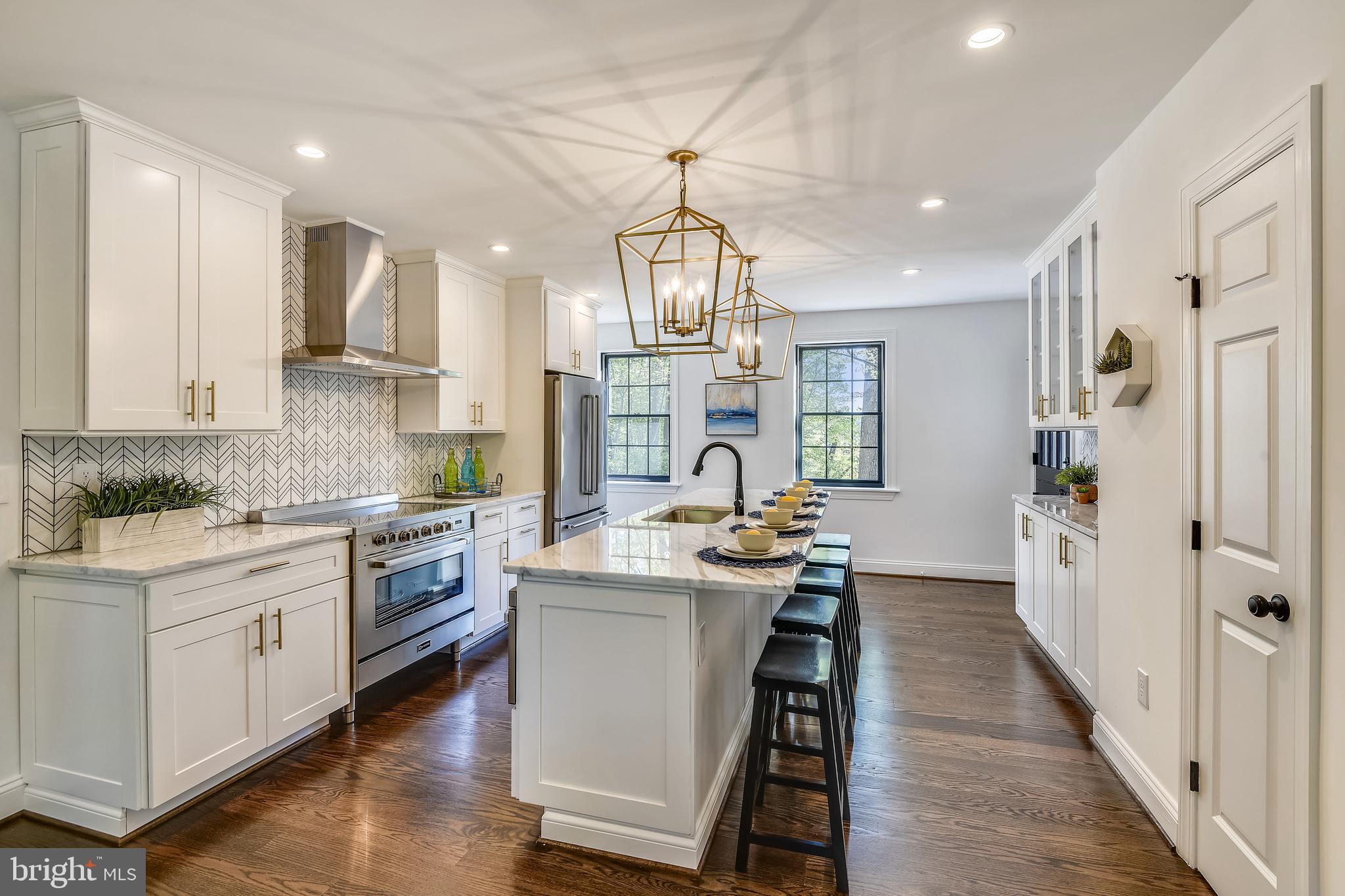 TUCKER - Residential