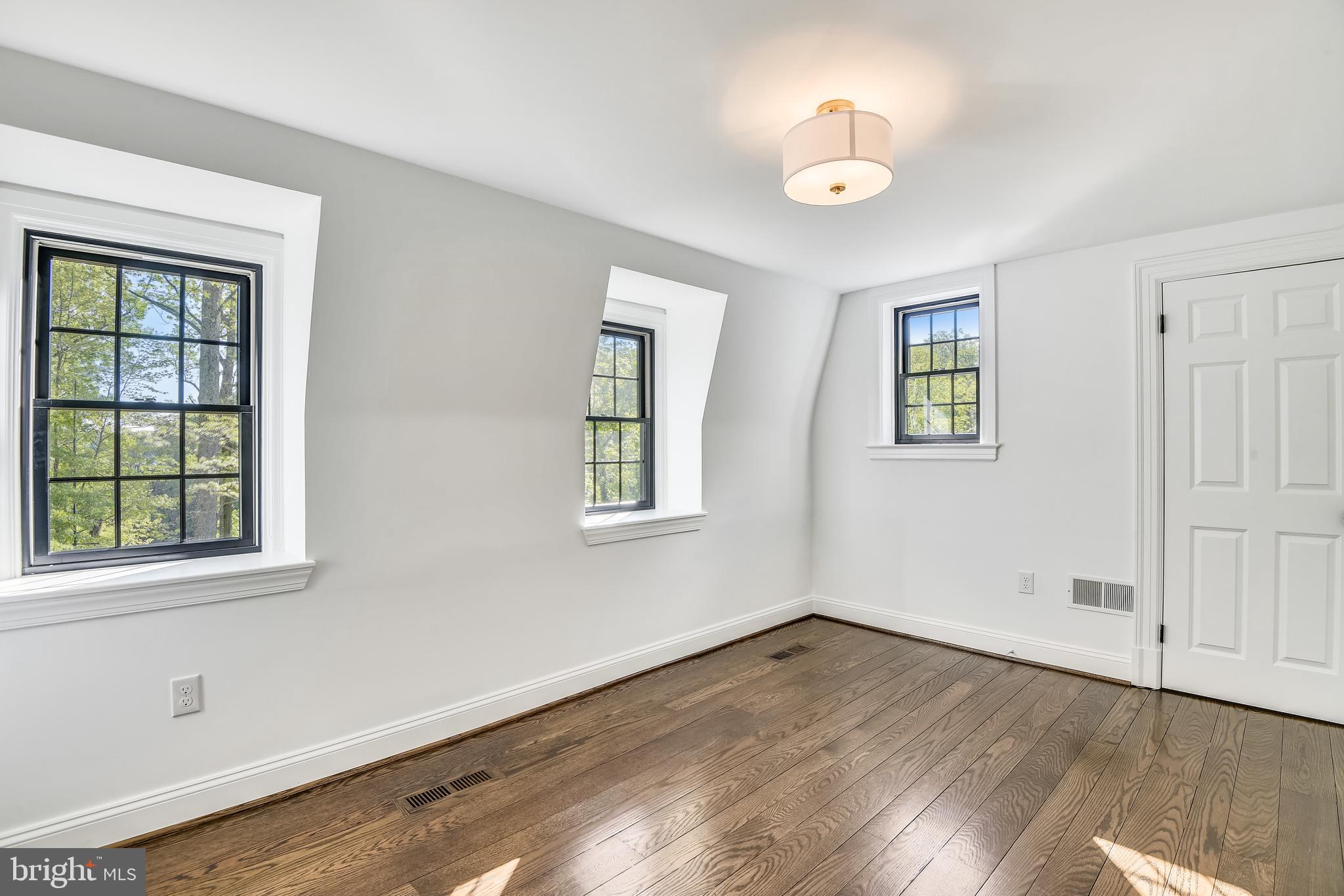 TUCKER - Residential