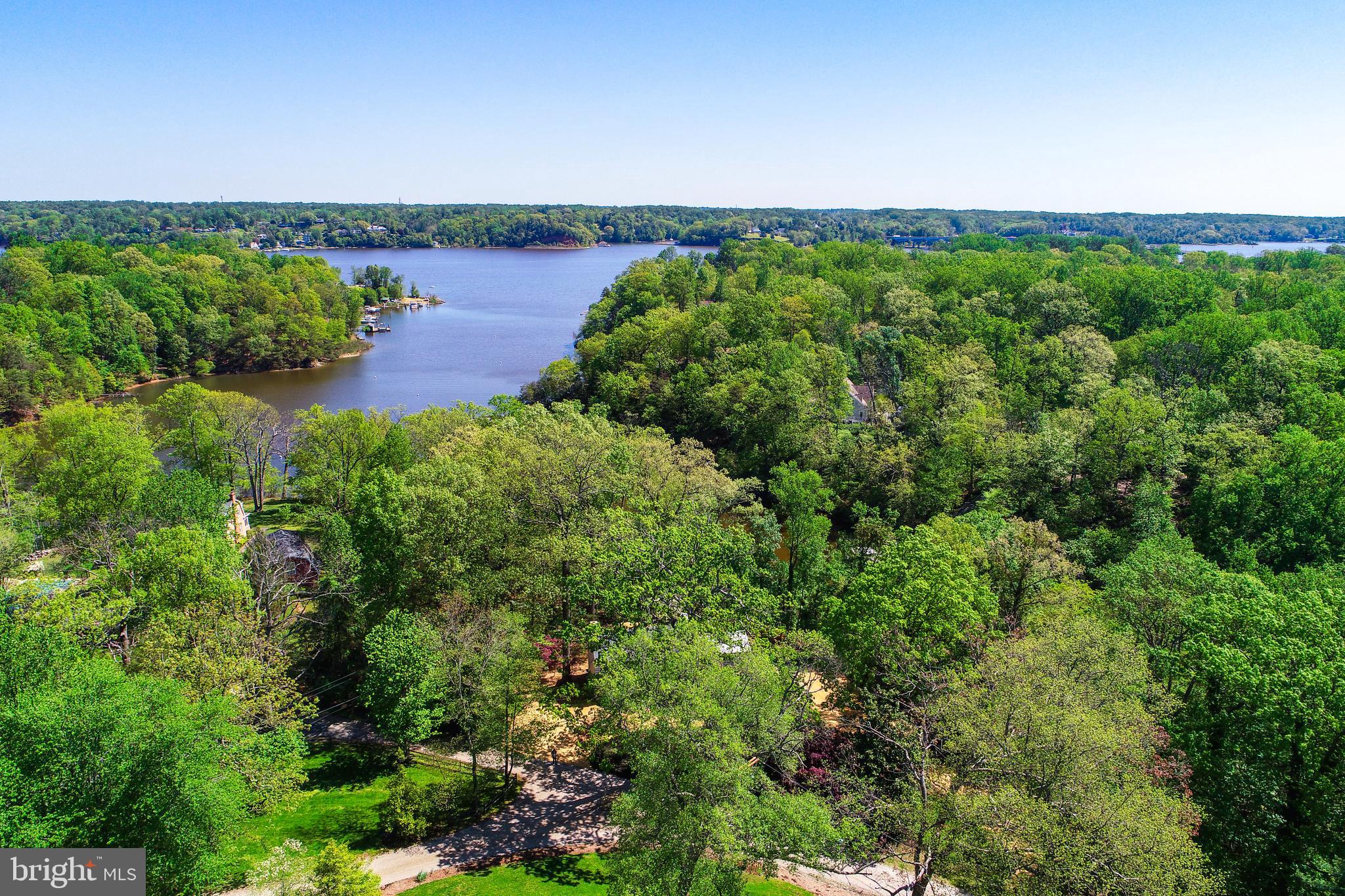 TUCKER - Residential