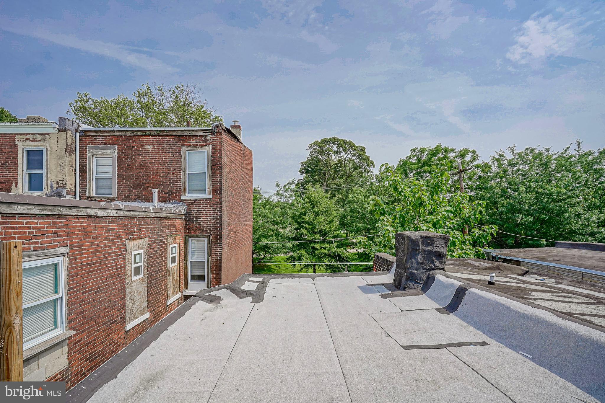 KENSINGTON - Commercial Sale