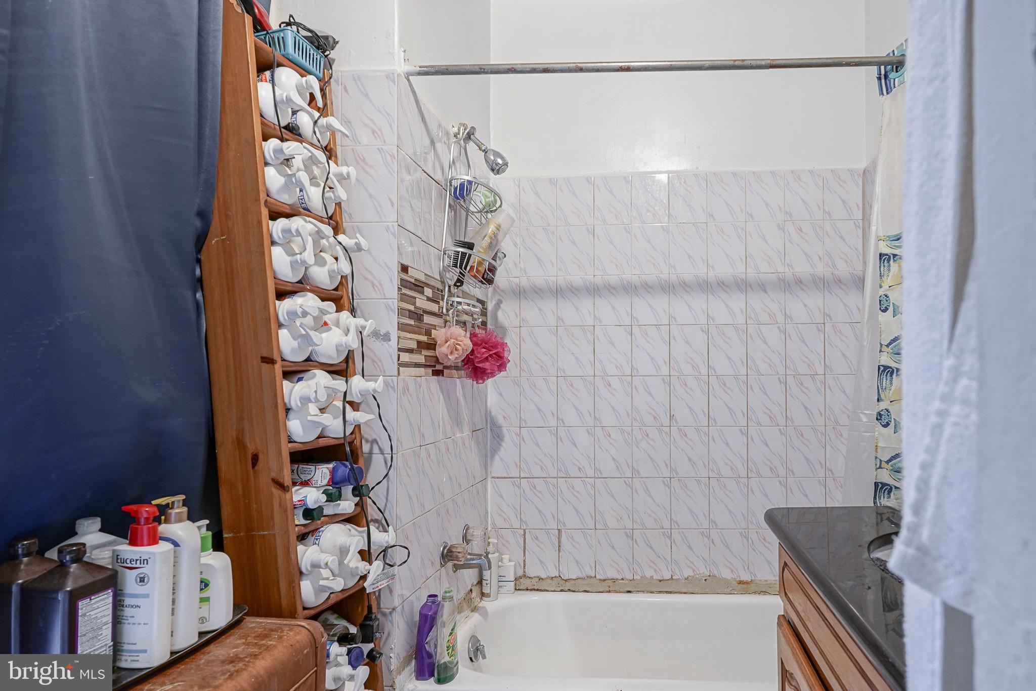 KENSINGTON - Commercial Sale