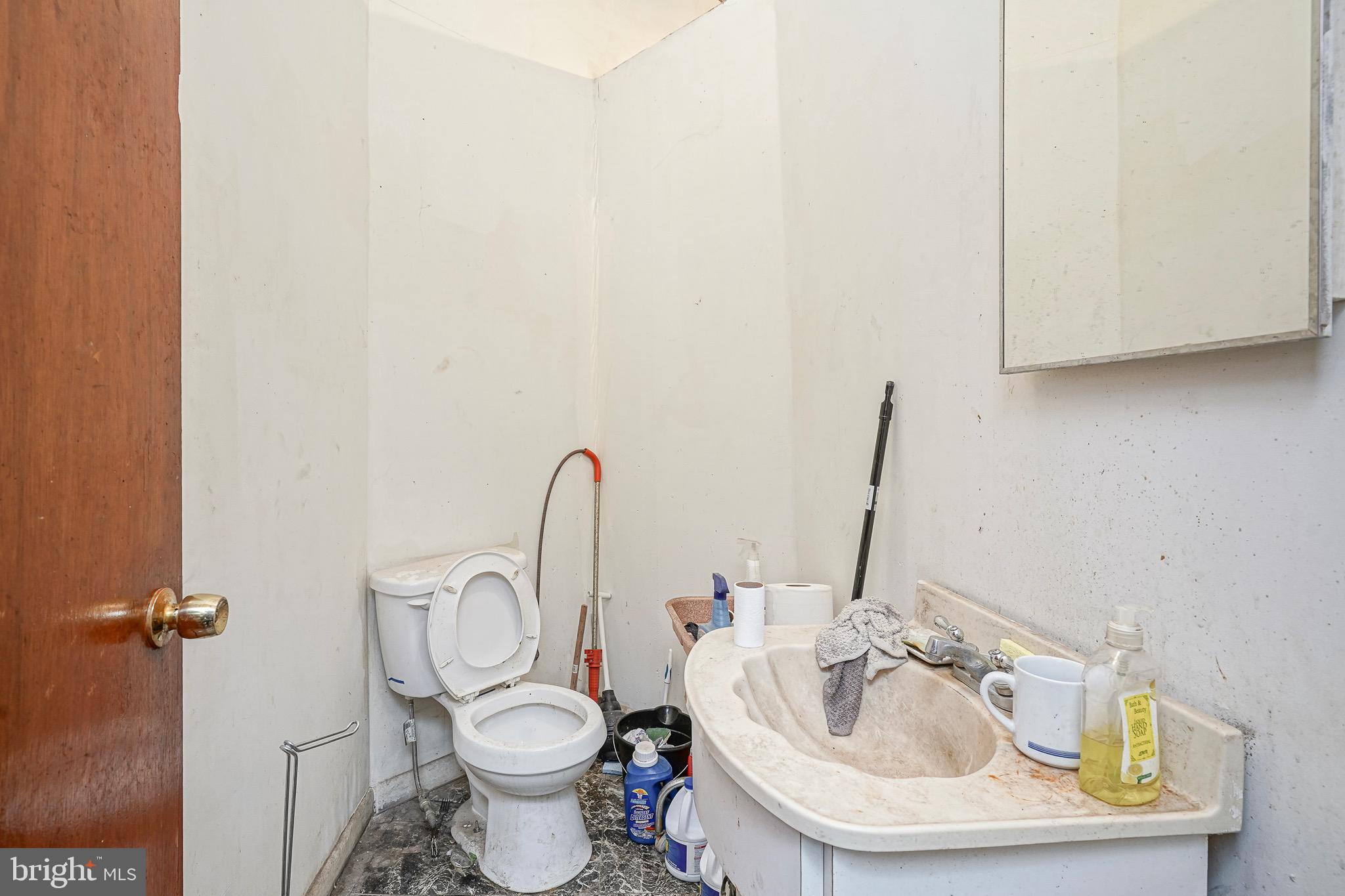 KENSINGTON - Commercial Sale