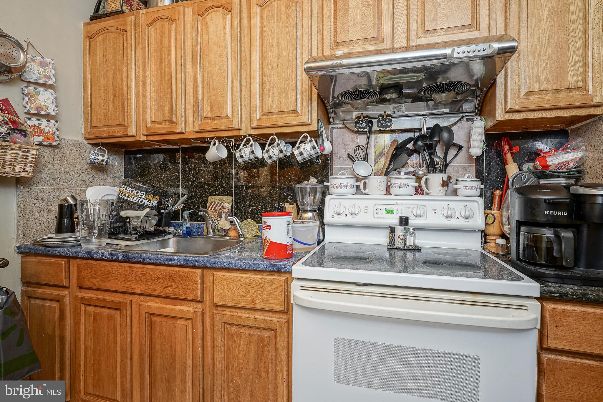 KENSINGTON - Commercial Sale