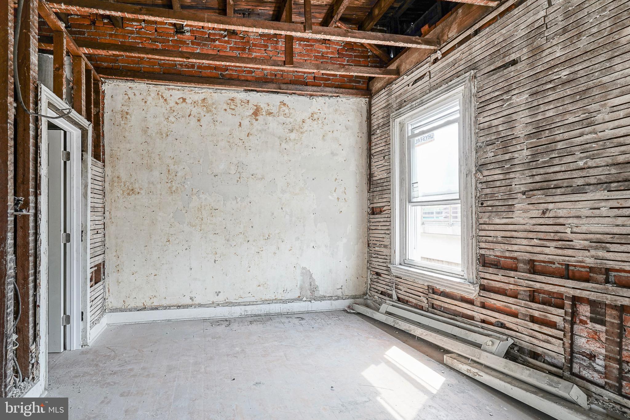 KENSINGTON - Commercial Sale