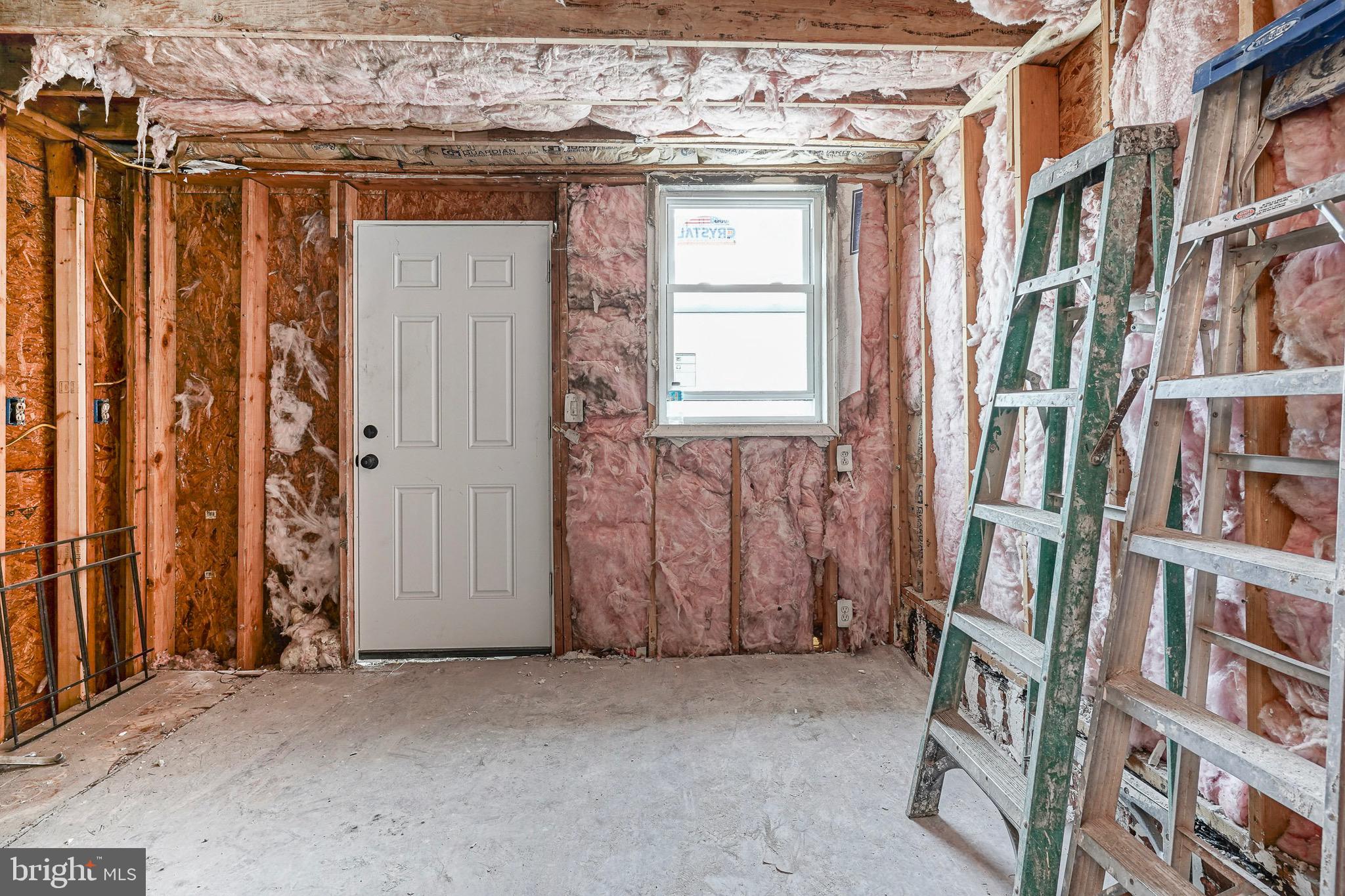 KENSINGTON - Commercial Sale