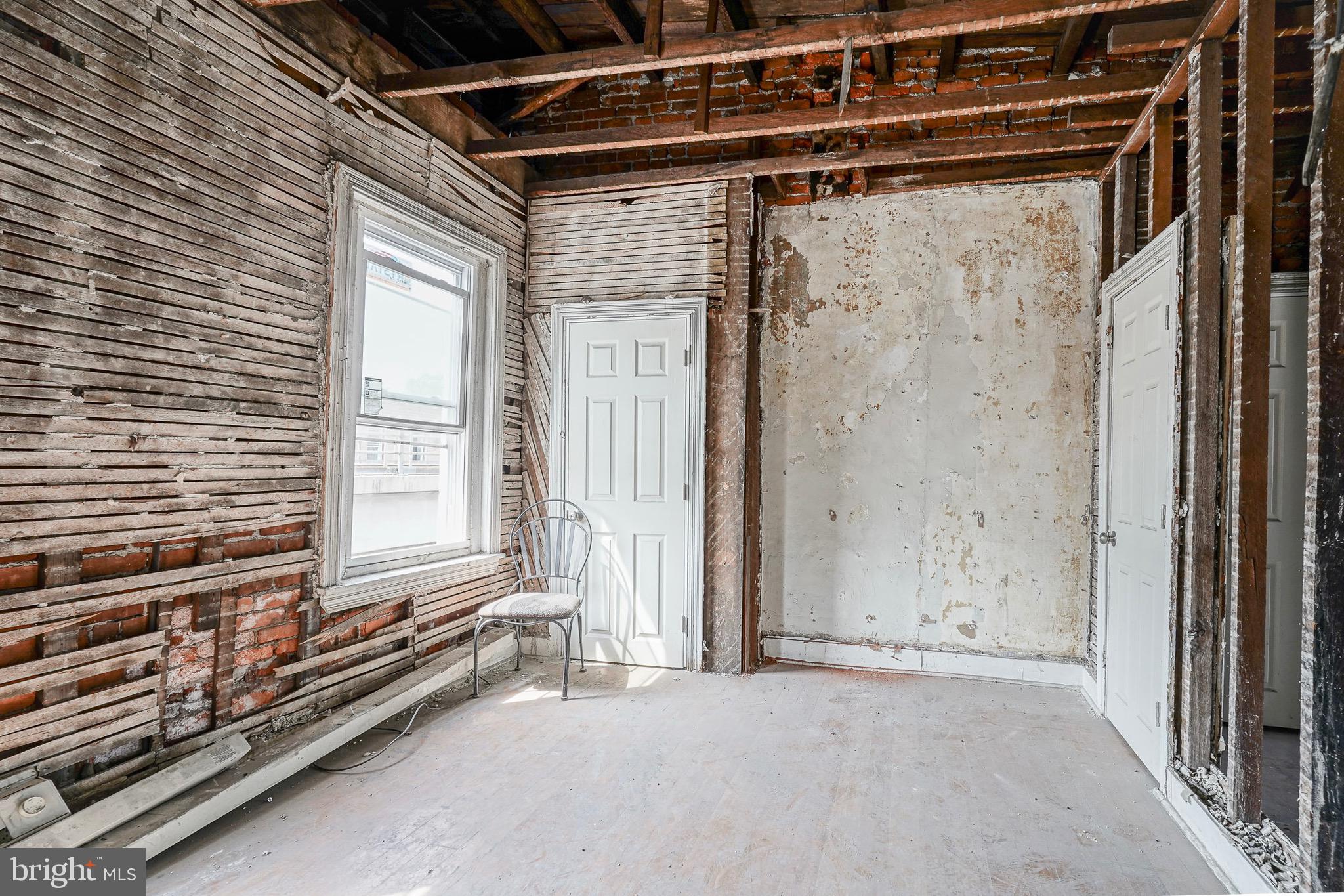 KENSINGTON - Commercial Sale