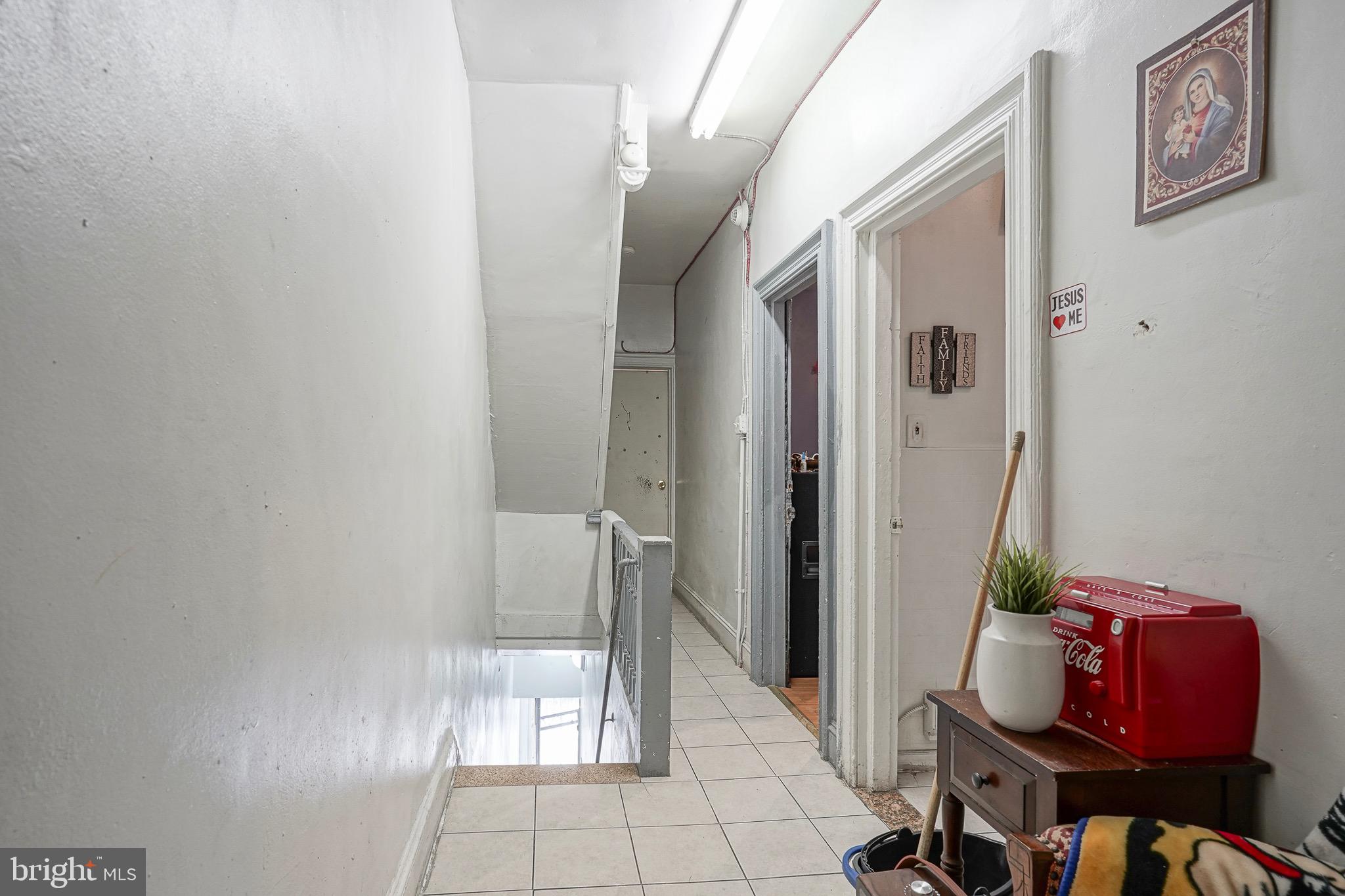 KENSINGTON - Commercial Sale