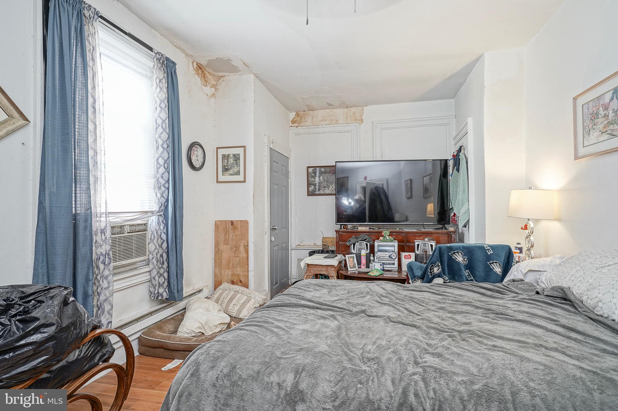 KENSINGTON - Commercial Sale