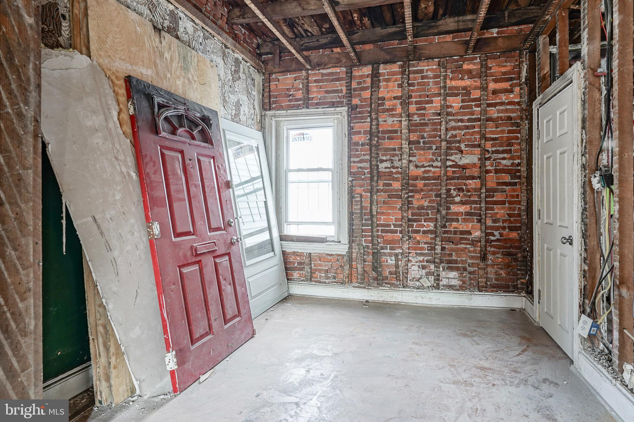 KENSINGTON - Commercial Sale