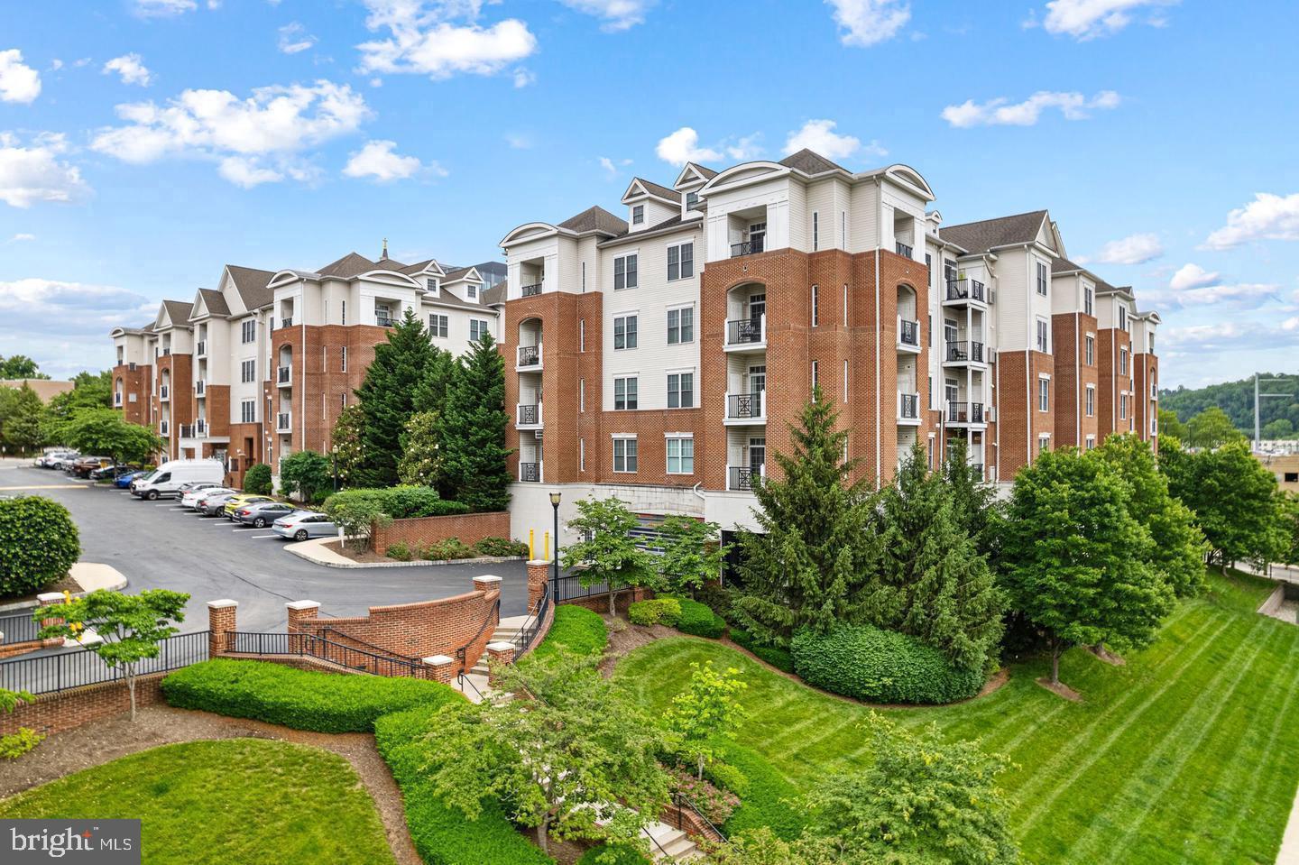 THE GRANDE AT RIVERVIEW - Residential