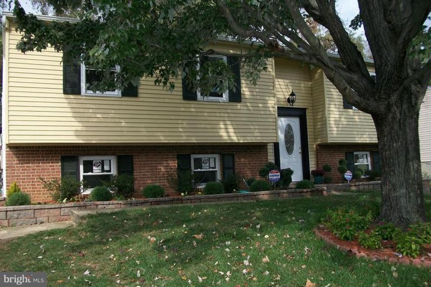 Gorgeous, completely renovated 5BR/3BA split foyer. Shows like a model! HOme boasts gorgeous kitchen with custom cabinets, granite counter tops, back splash & SS appliances! FB in MBR. HW floors in DR. New carpet & fresh paint throughout, crown molding, Ceiling fans and deck. LL includes Wet bar, 2BRs, FB, walk out to backyard.  Close to beltway, National Harbor, DC & VA.  Immediate delivery!