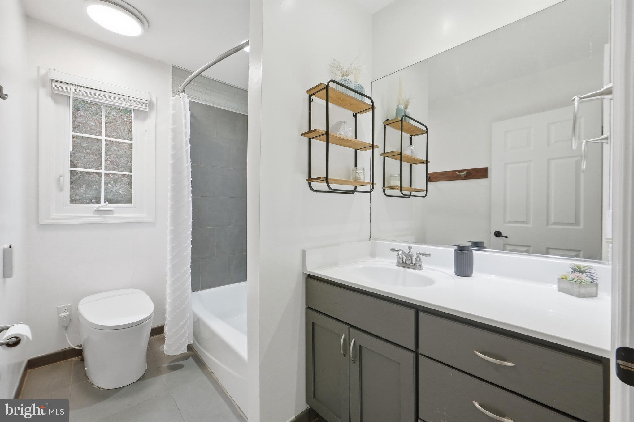 DELLABROOKE FOREST - Residential