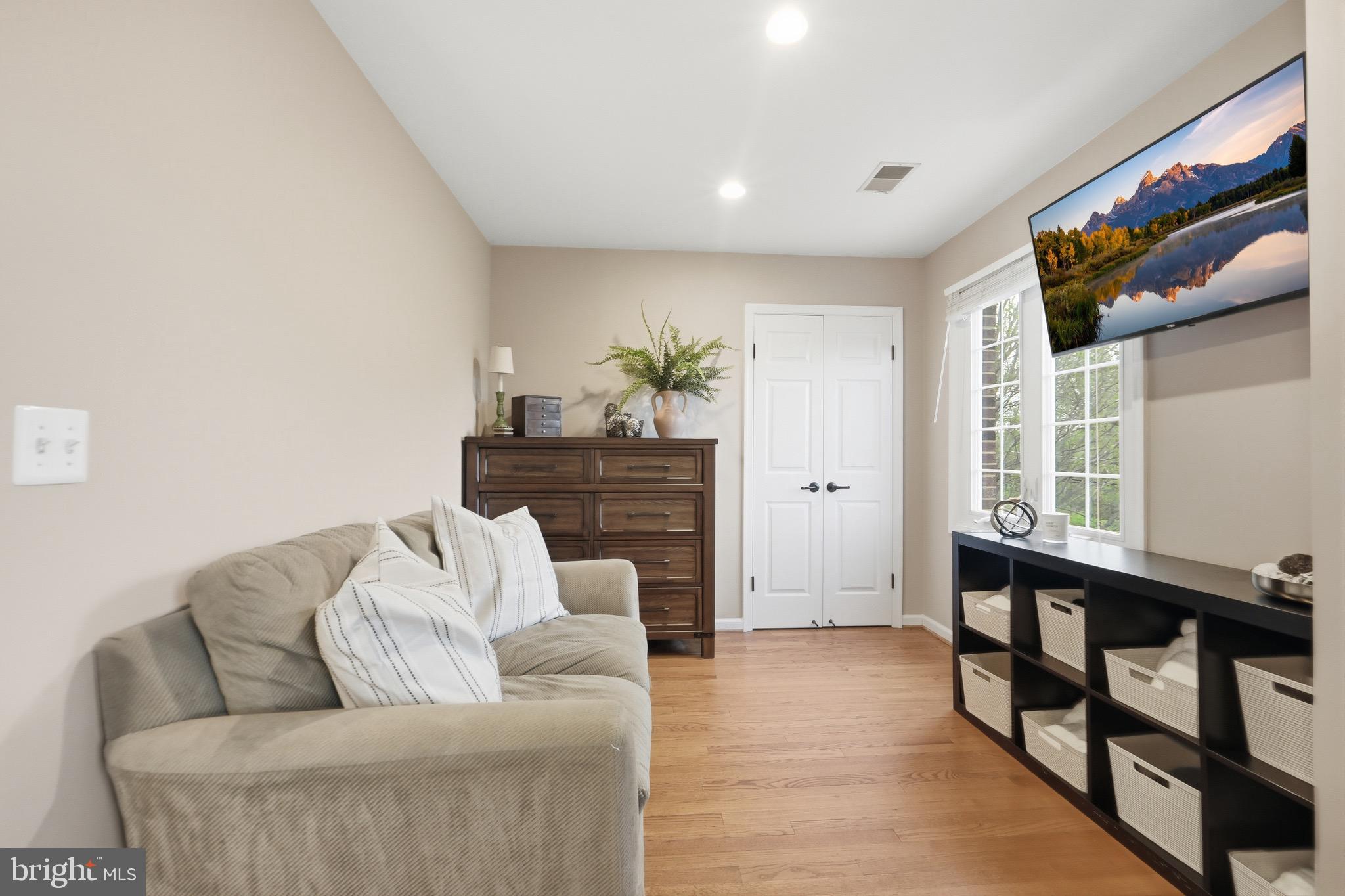 DELLABROOKE FOREST - Residential