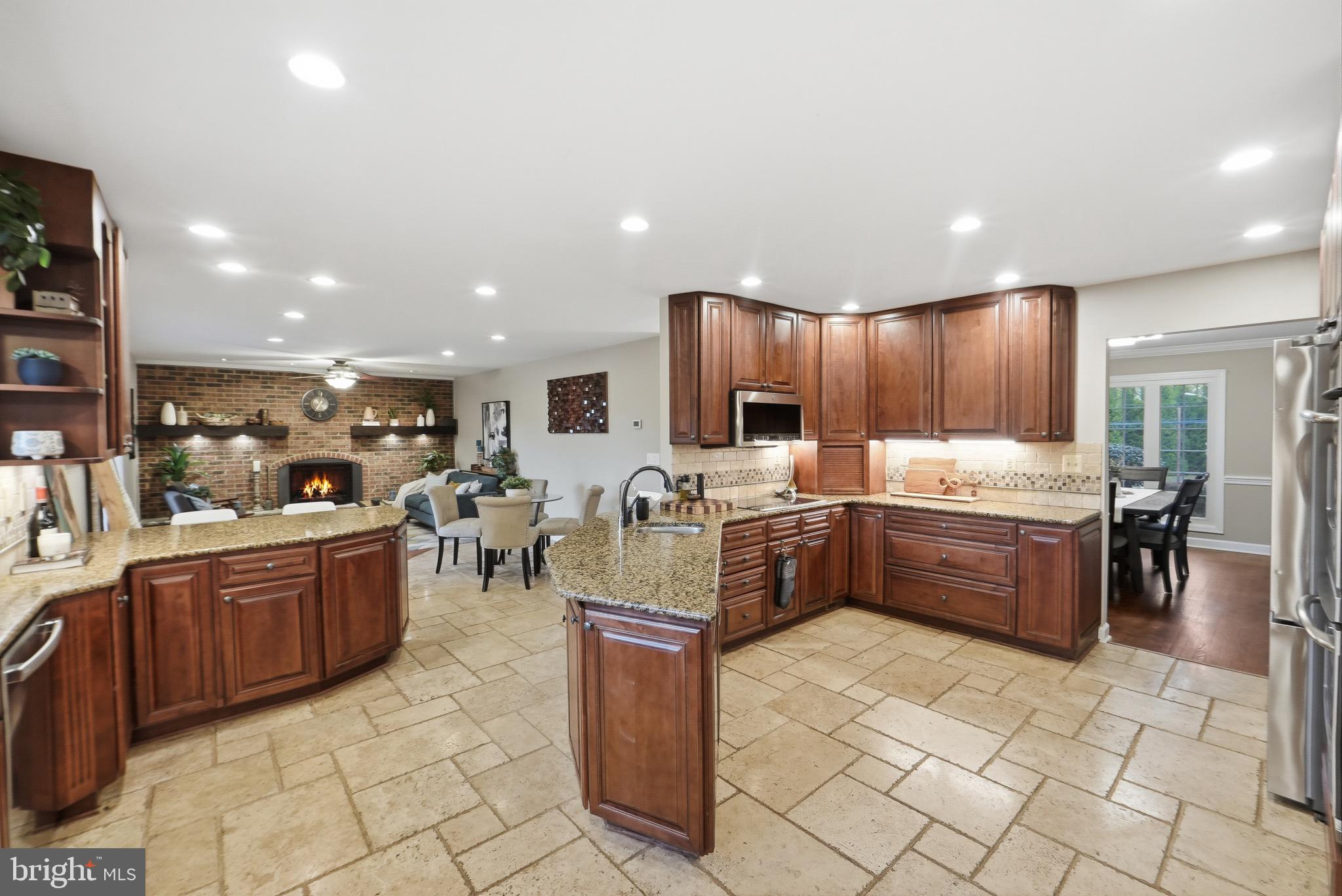 DELLABROOKE FOREST - Residential