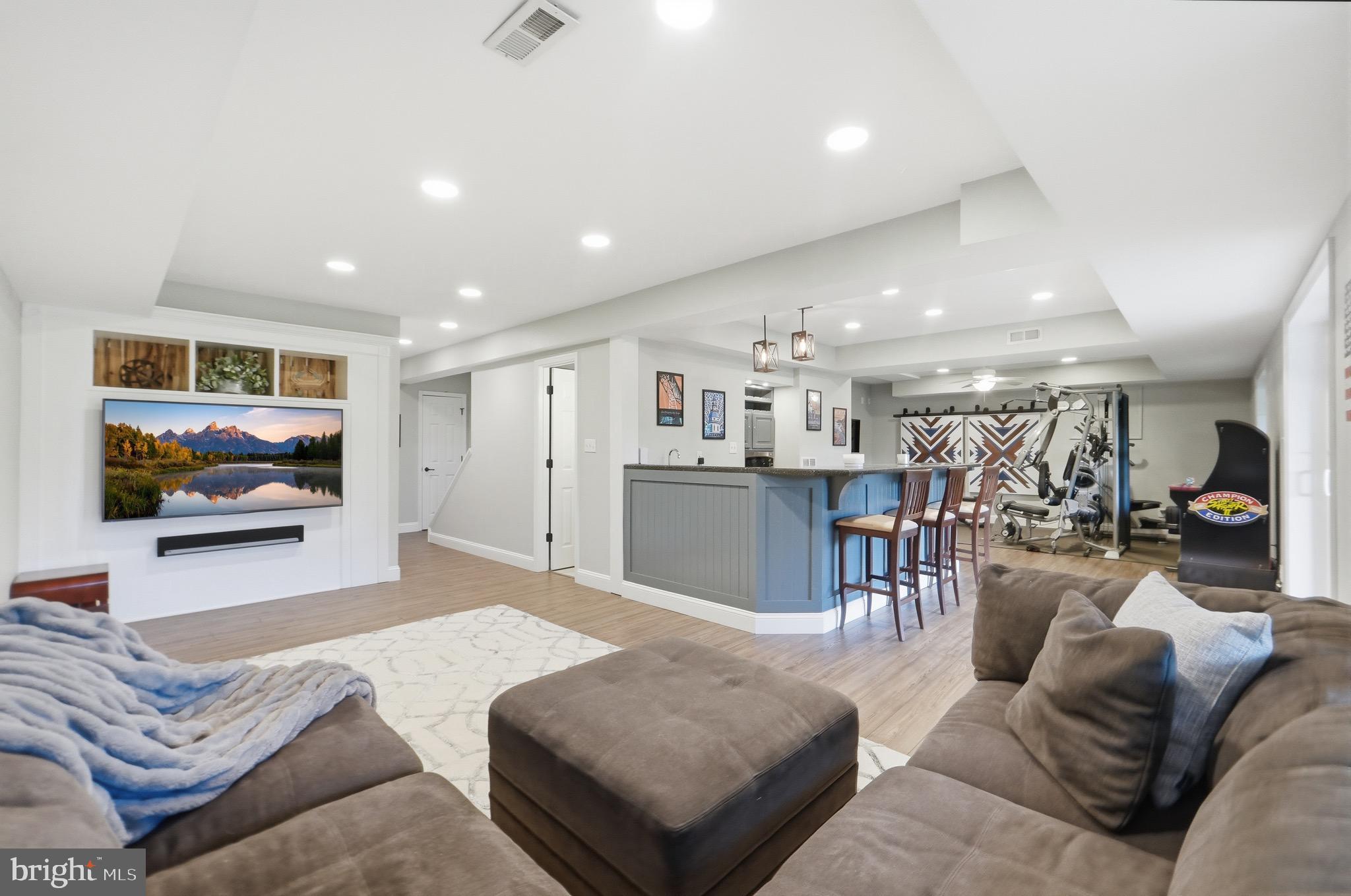 DELLABROOKE FOREST - Residential