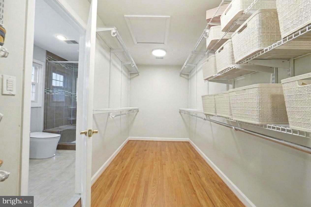 DELLABROOKE FOREST - Residential