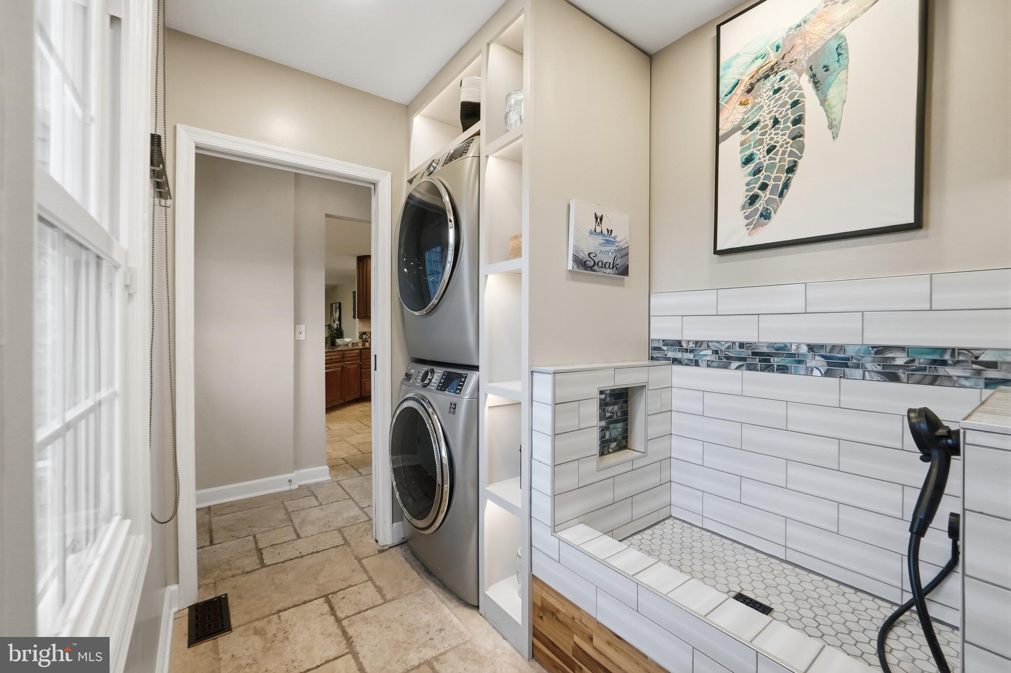 DELLABROOKE FOREST - Residential