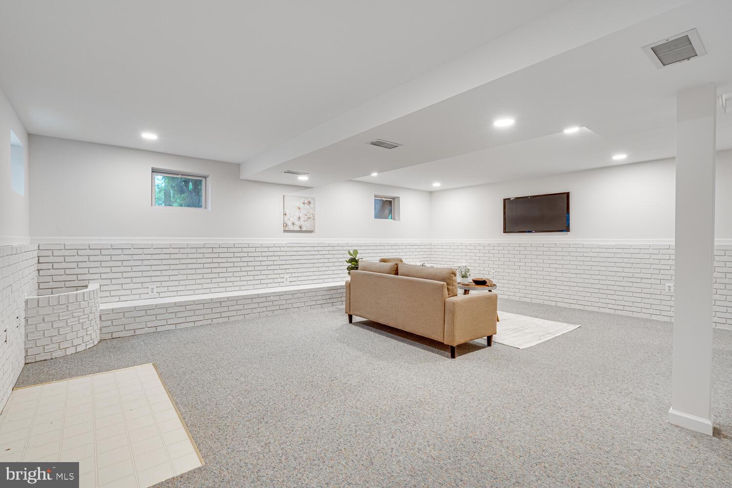 DUNN LORING WOODS - Residential